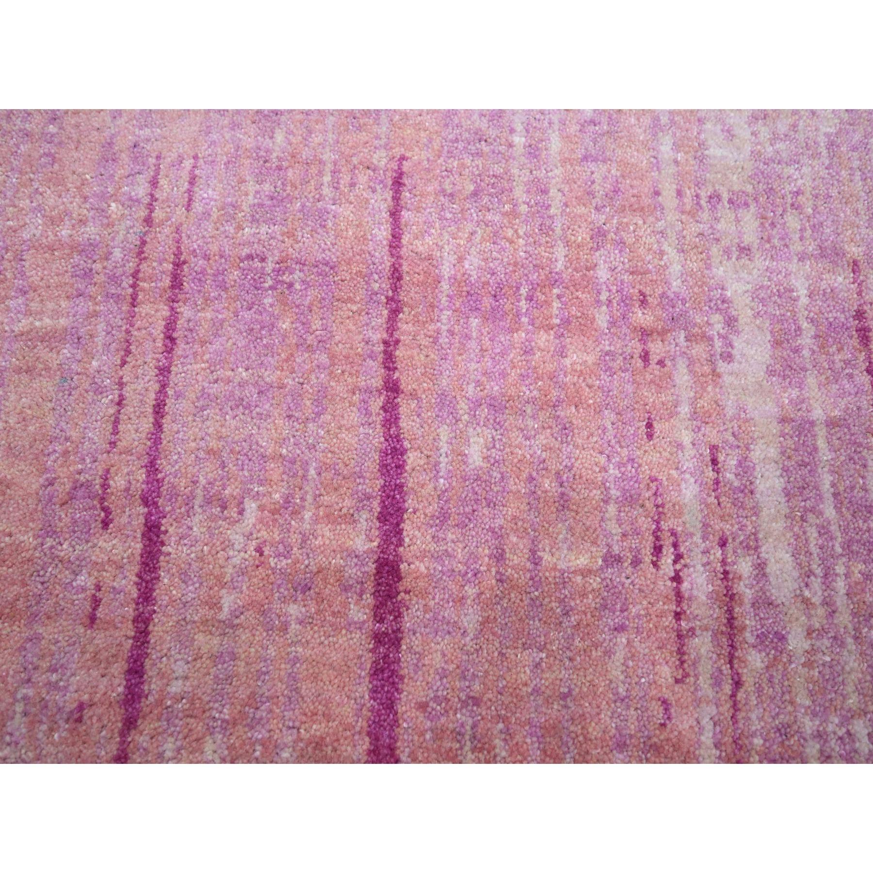 Handgeknüpfter, vertikaler, Ombre-Design-Teppich aus natürlicher Wolle in Rosa mit rosa Farbtönen 9'2