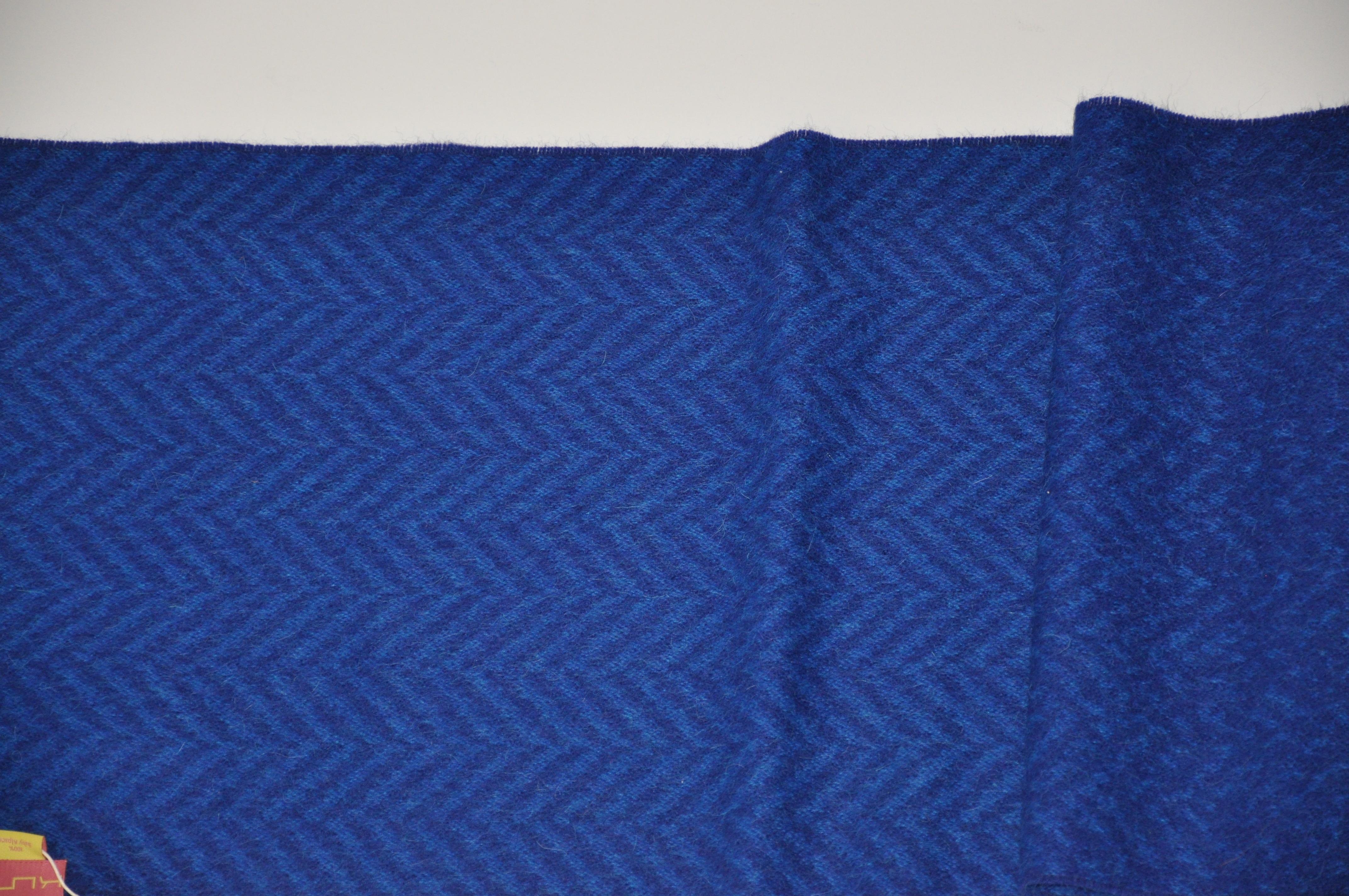 Shades of Rich Lapis-Blue and Herringbone Print Baby Alpaca Fringed Scarf For Sale 7