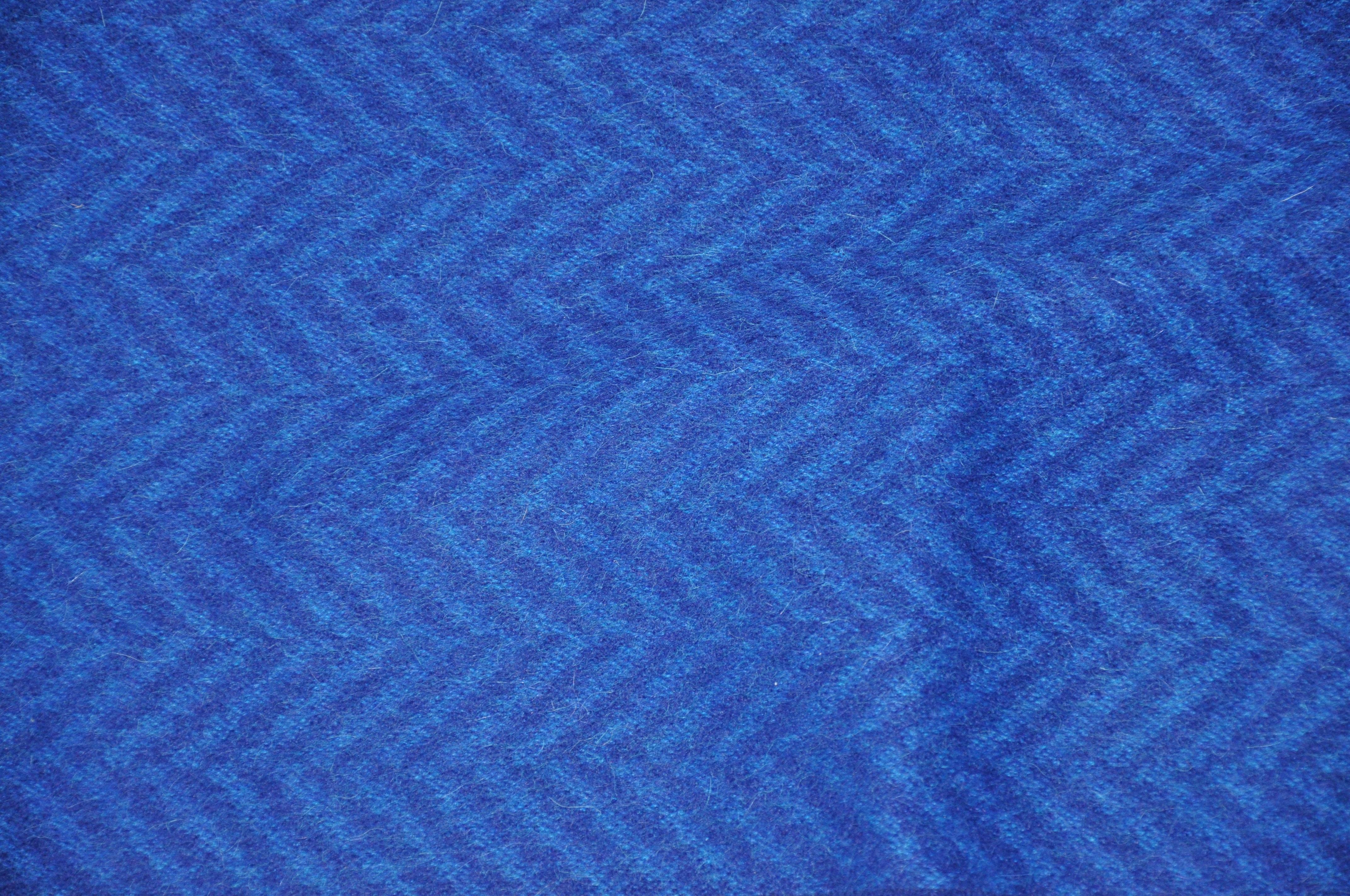Shades of Rich Lapis-Blue and Herringbone Print Baby Alpaca Fringed Scarf For Sale 8