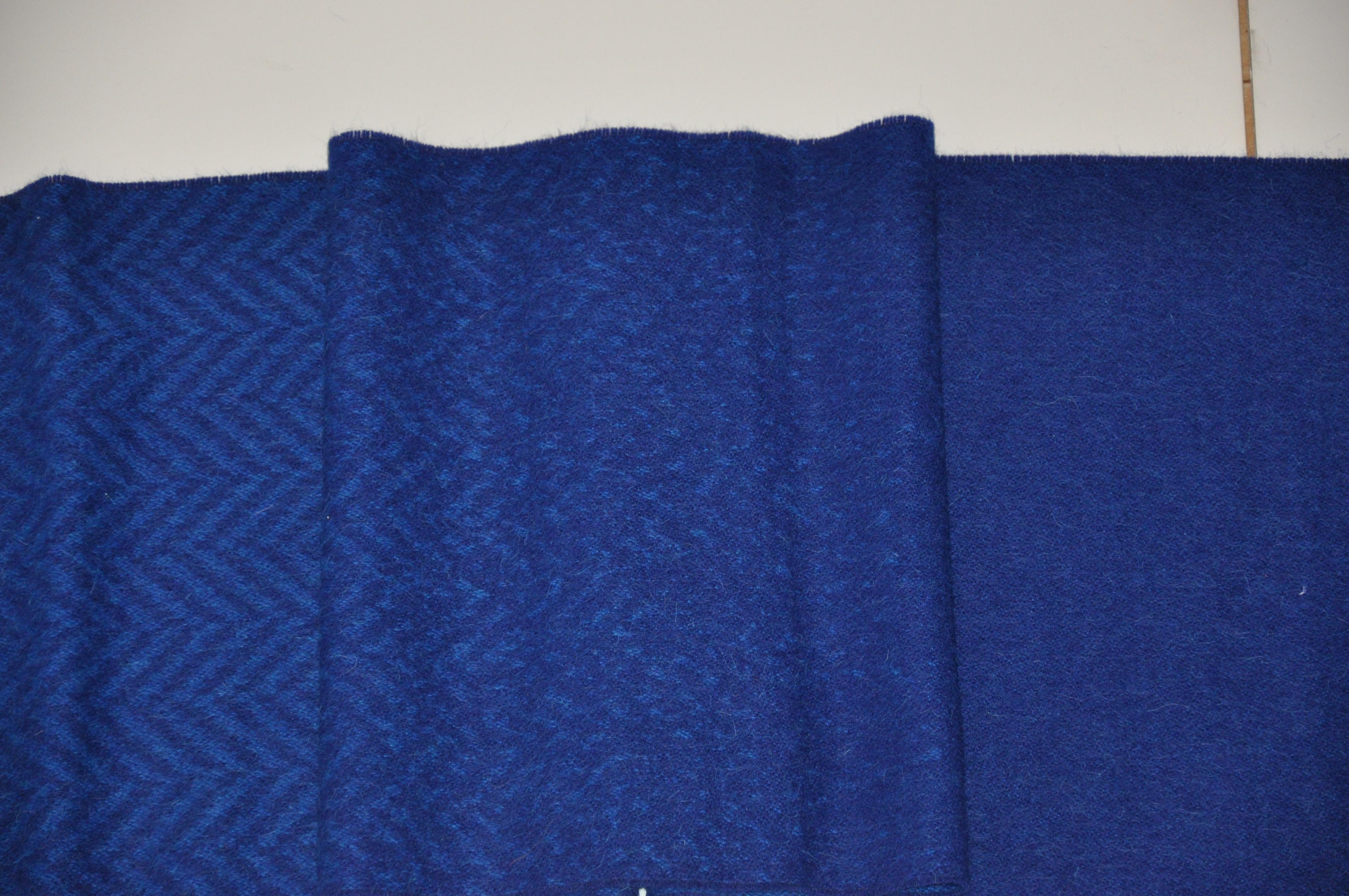 Shades of Rich Lapis-Blue and Herringbone Print Baby Alpaca Fringed Scarf For Sale 10