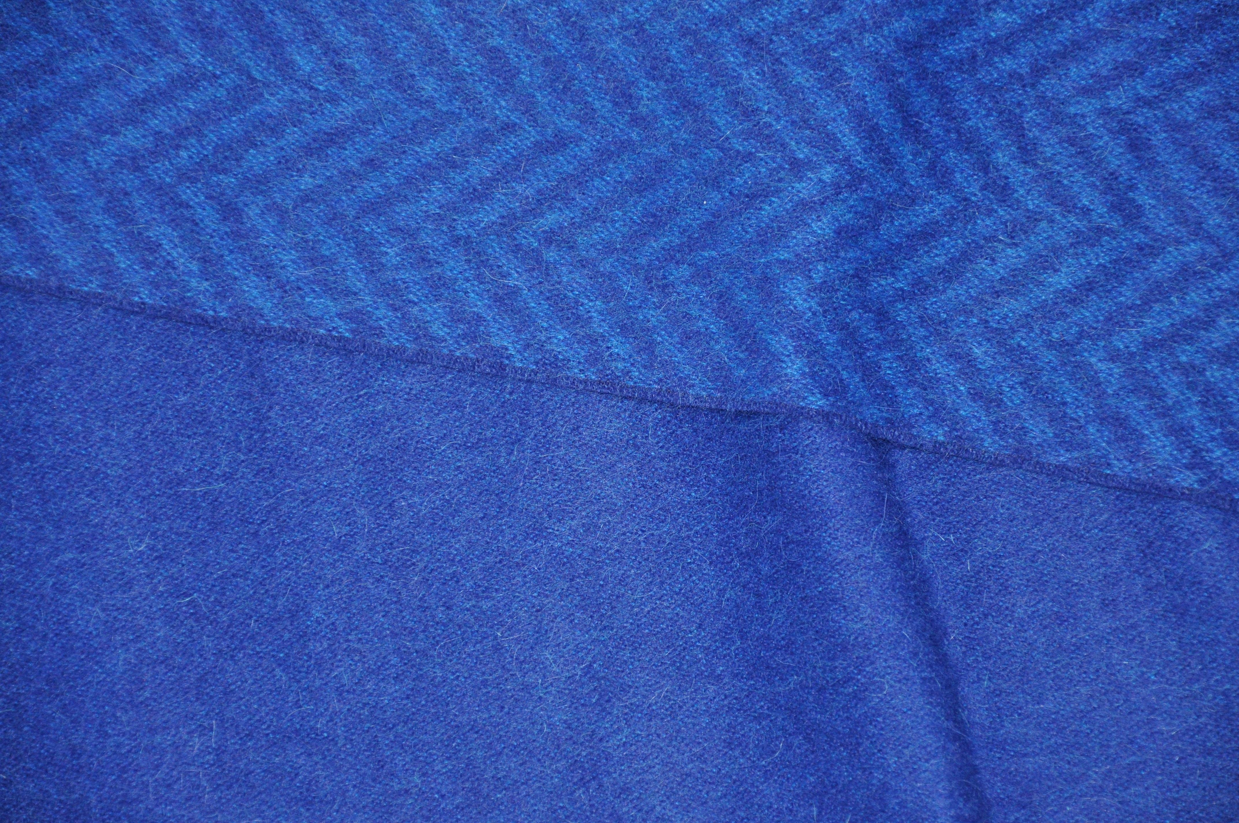 Shades of Rich Lapis-Blue and Herringbone Print Baby Alpaca Fringed Scarf For Sale 2