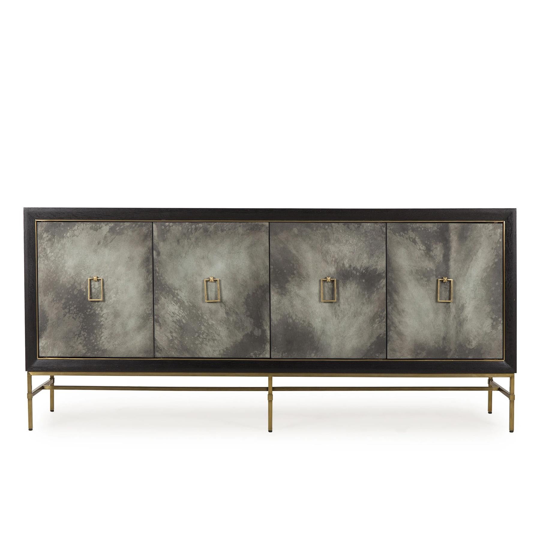 Sideboard shades with structure in solid oak in ebonized
finish, with charcoal finishes on the 4 doors. With antique
brass handles and base frame. Sideboard with 3 shelves
and 1 drawer.