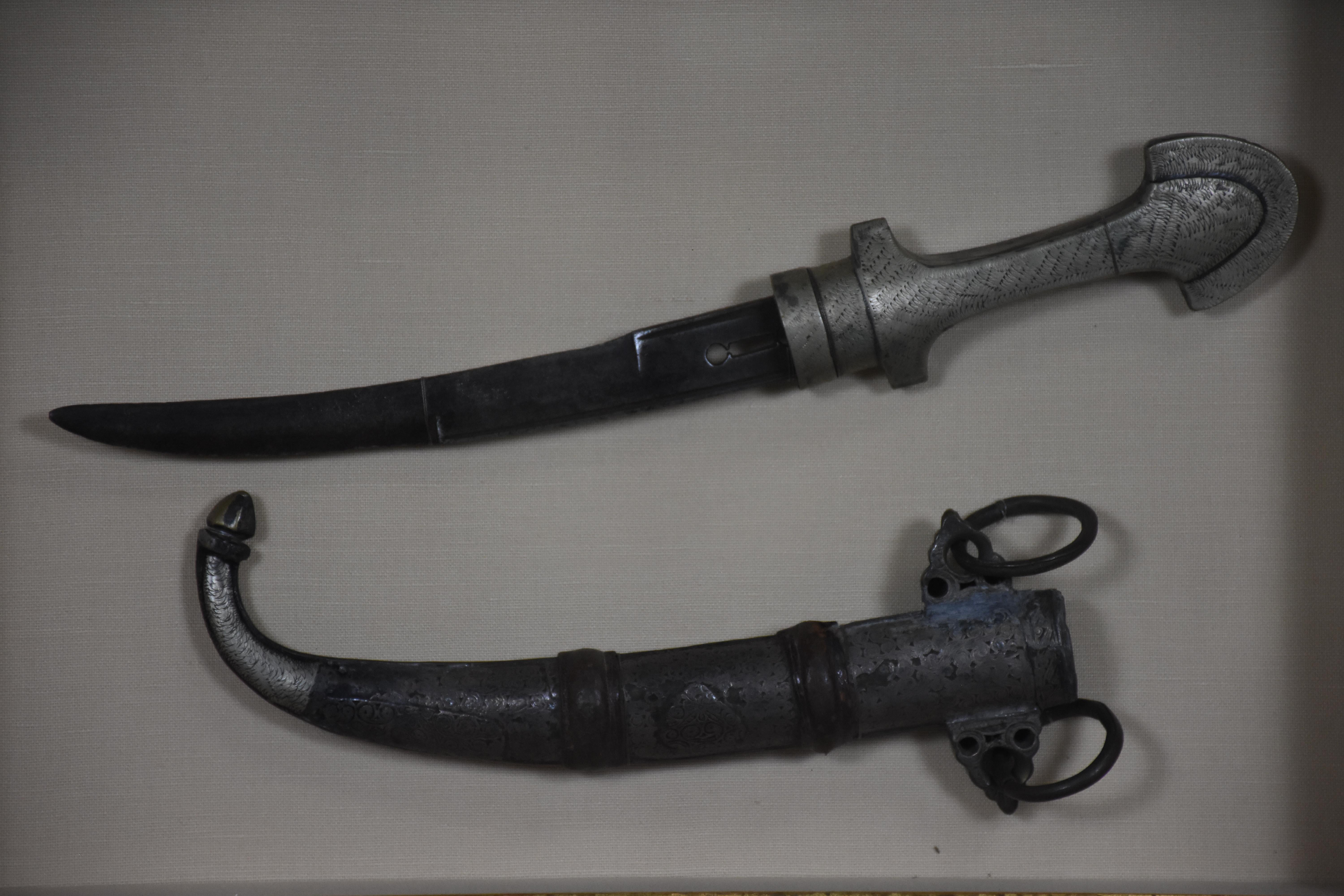 Saoudien Shadow Box Dague et fourreau marocains anciens en vente
