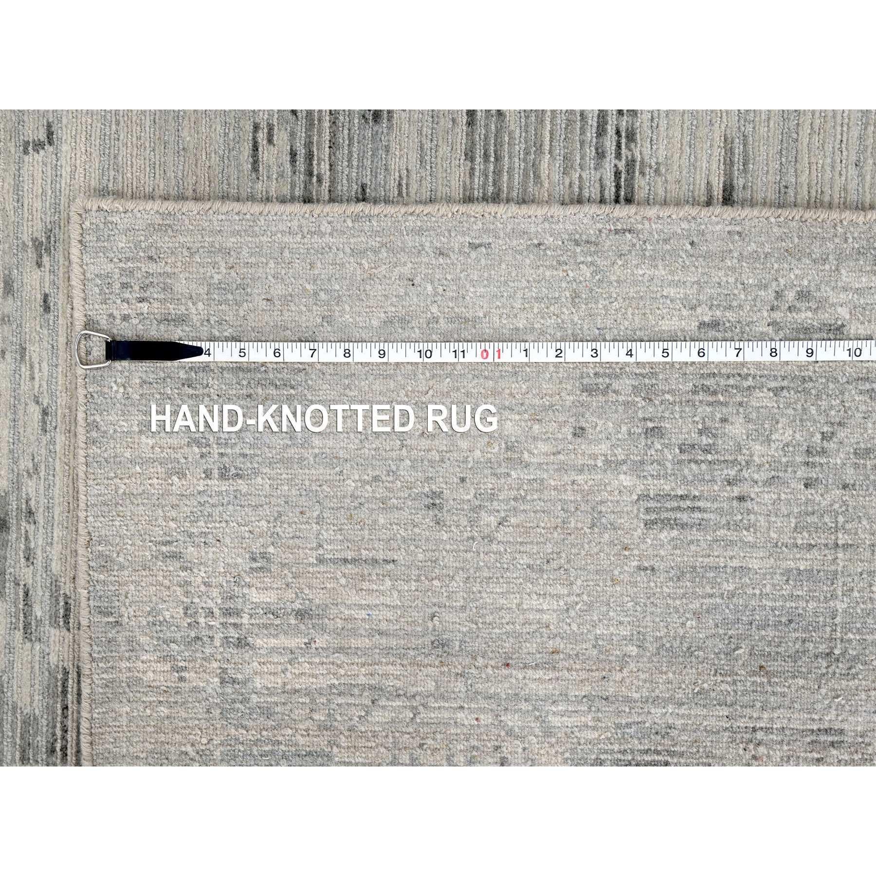 Weißer, handgeknüpfter, unbefärbter Nepali- Orientalischer Teppich aus Wolle in Schattenform 8'11