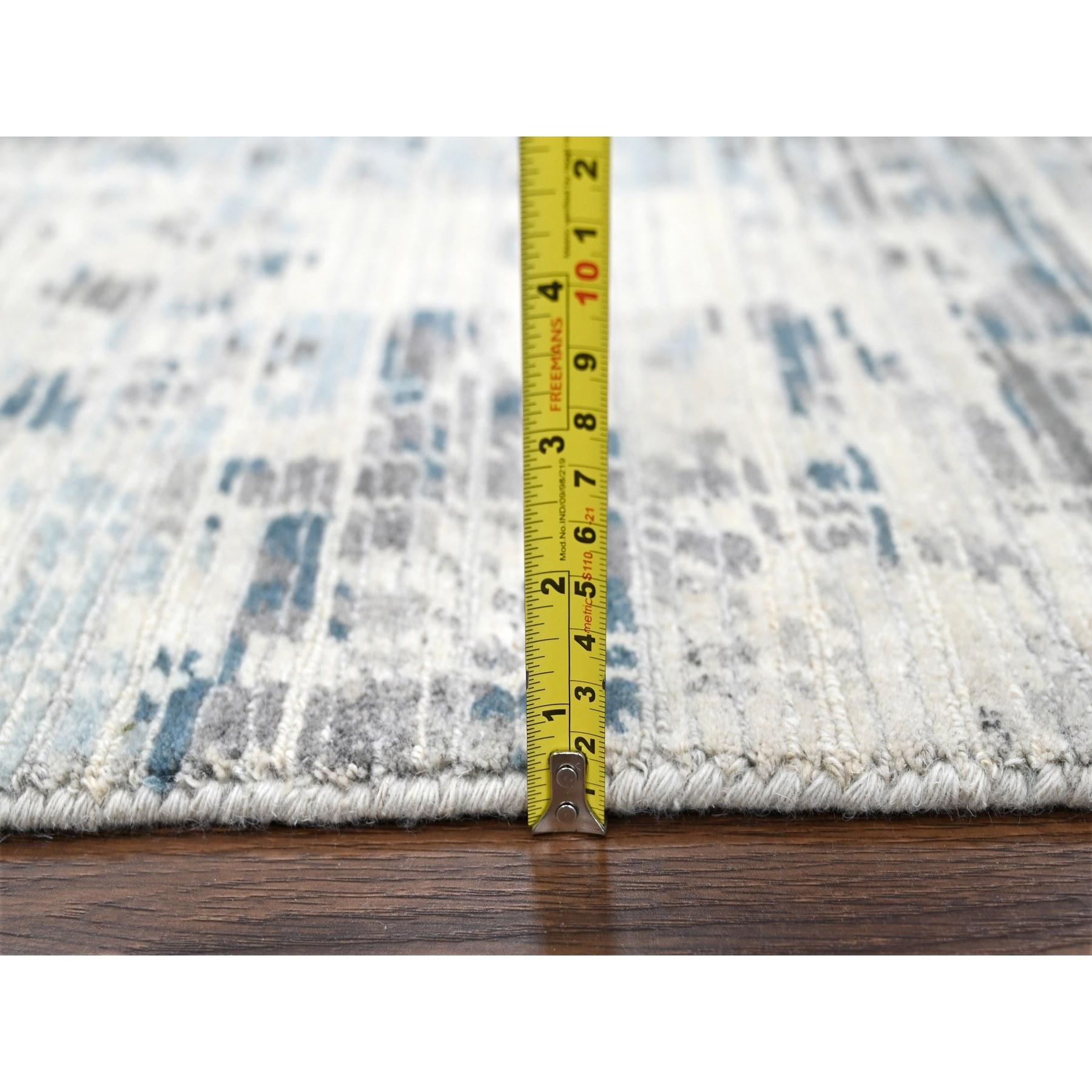 Handgeknüpfter, unbefärbter Nepali- Orientalischer Teppich aus Wolle in Schattenweiß mit blauem, weichem Flor im Angebot 4