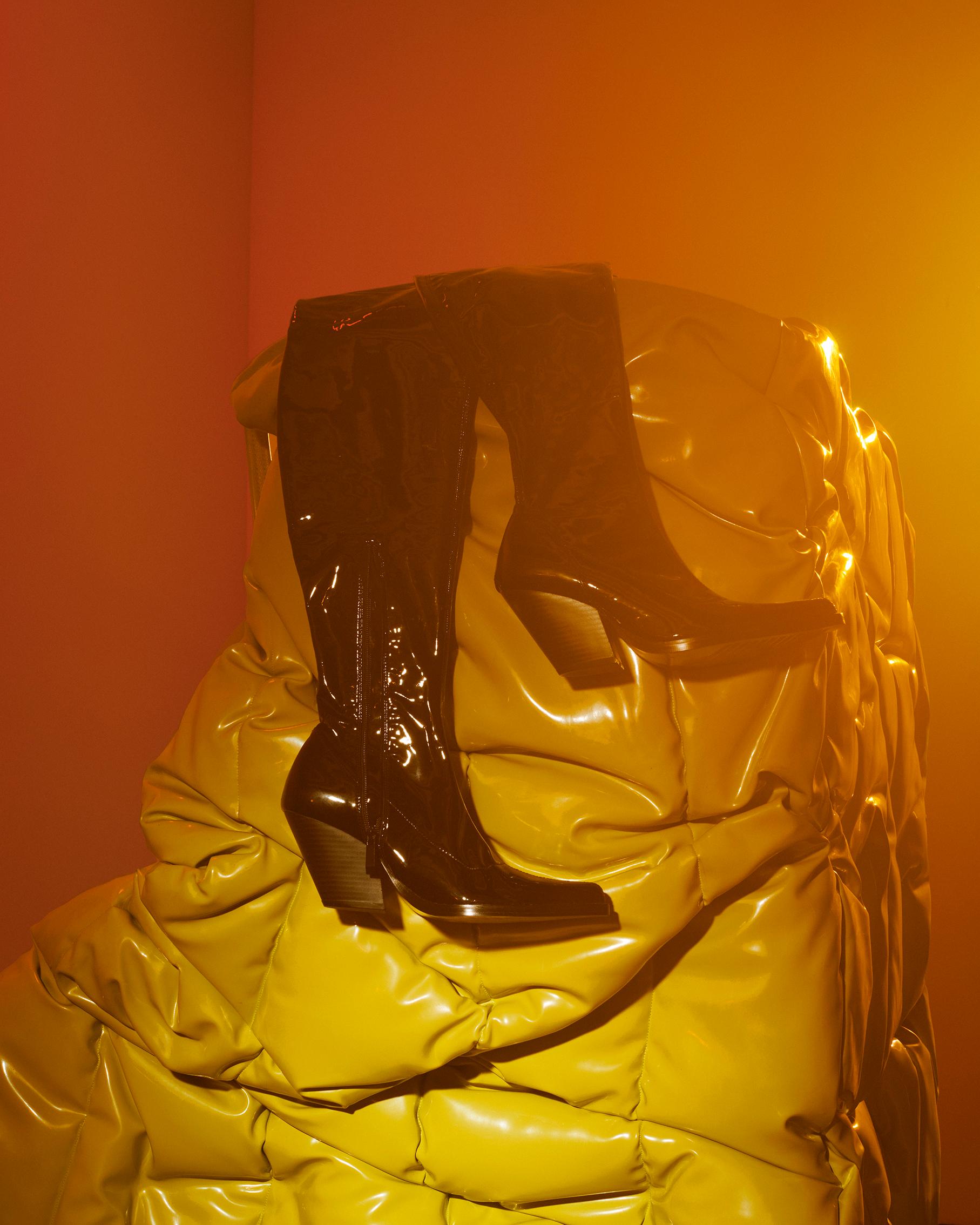 Fauteuil jaune d'ombre rembourré de mousse de polyuréthane souple de Gaetano Pesce en vente 7