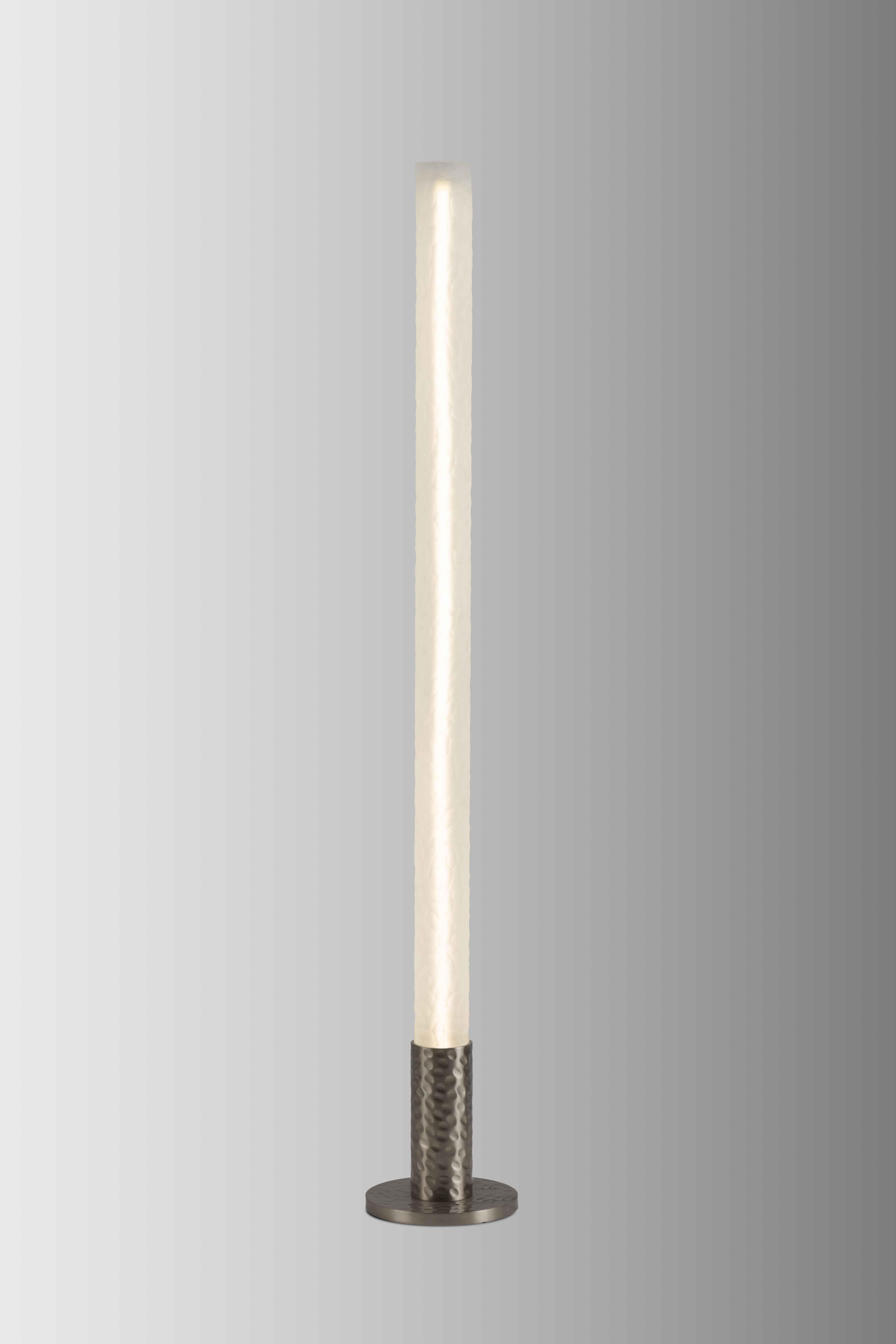 Lámpara de pie Shadows, 21675, de Stillux Illuminazione
Dimensiones: P 9 x A 168 cm.
Materiales: Acero, níquel satinado, cristal.

Todas nuestras lámparas pueden cablearse según cada país. Si se vende a EE.UU., se cableará para ese país, por