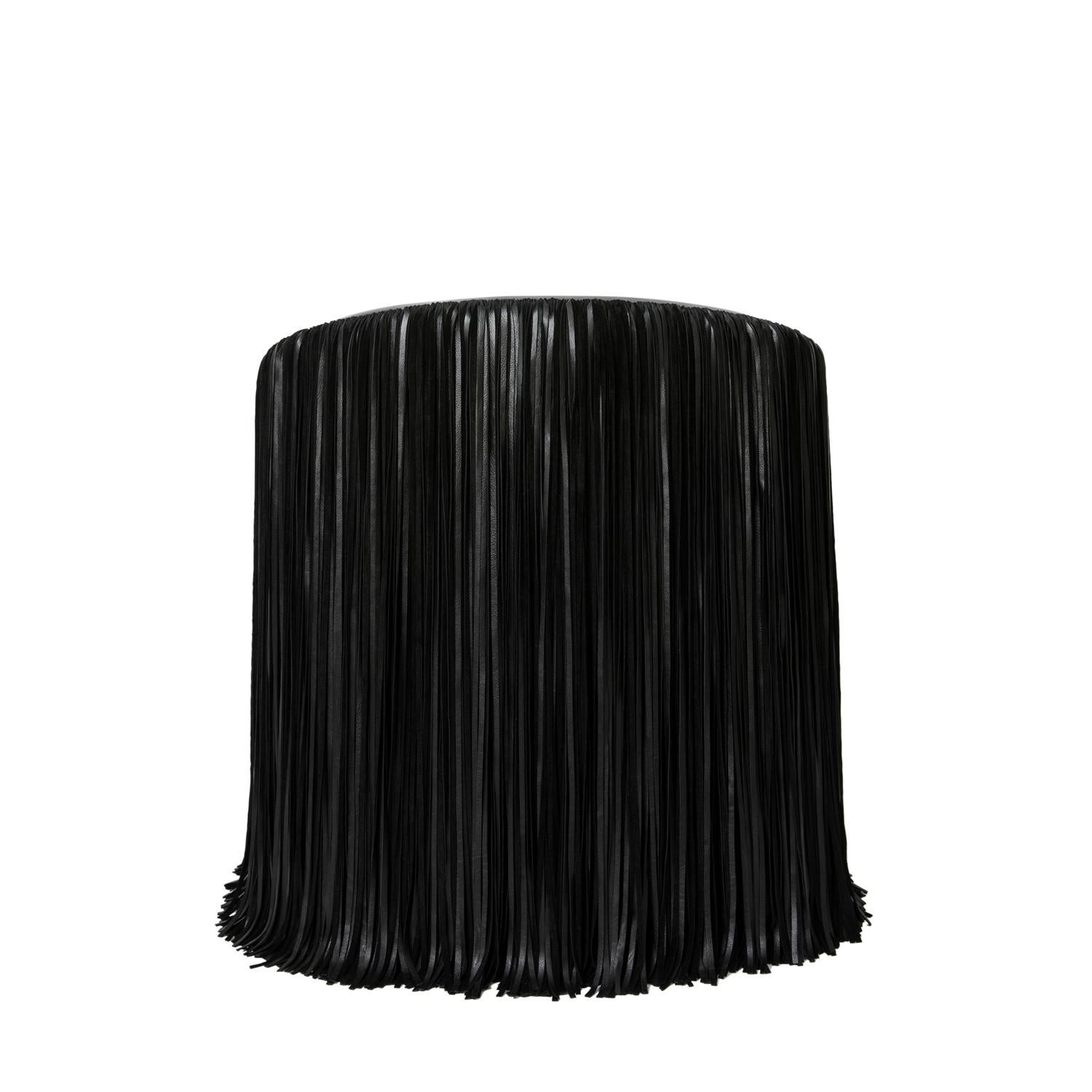 XXI secolo e contemporaneo Sedia - Girevole in pelle Shaggy in nero in vendita