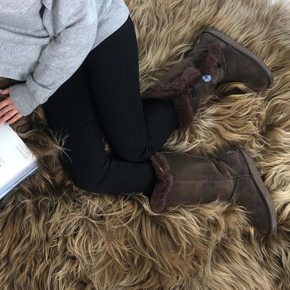 Styling and living with natural textures could never have been more lush with this contemporary golden tan shaggy rug. This sheepskin rug is handcrafted from high quality long wool Icelandic sheepskin resulting in the most tactile and shaggy