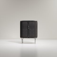 Mobile bar Shagreen con dettagli in acciaio inox con finitura cromata di R & Y Augousti