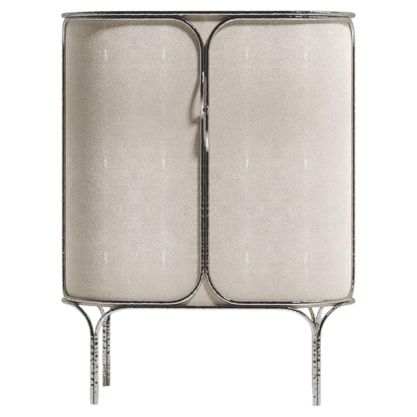 Meuble de rangement de bar en galuchat avec détails en acier inoxydable de finition chromée de R&Y Augousti