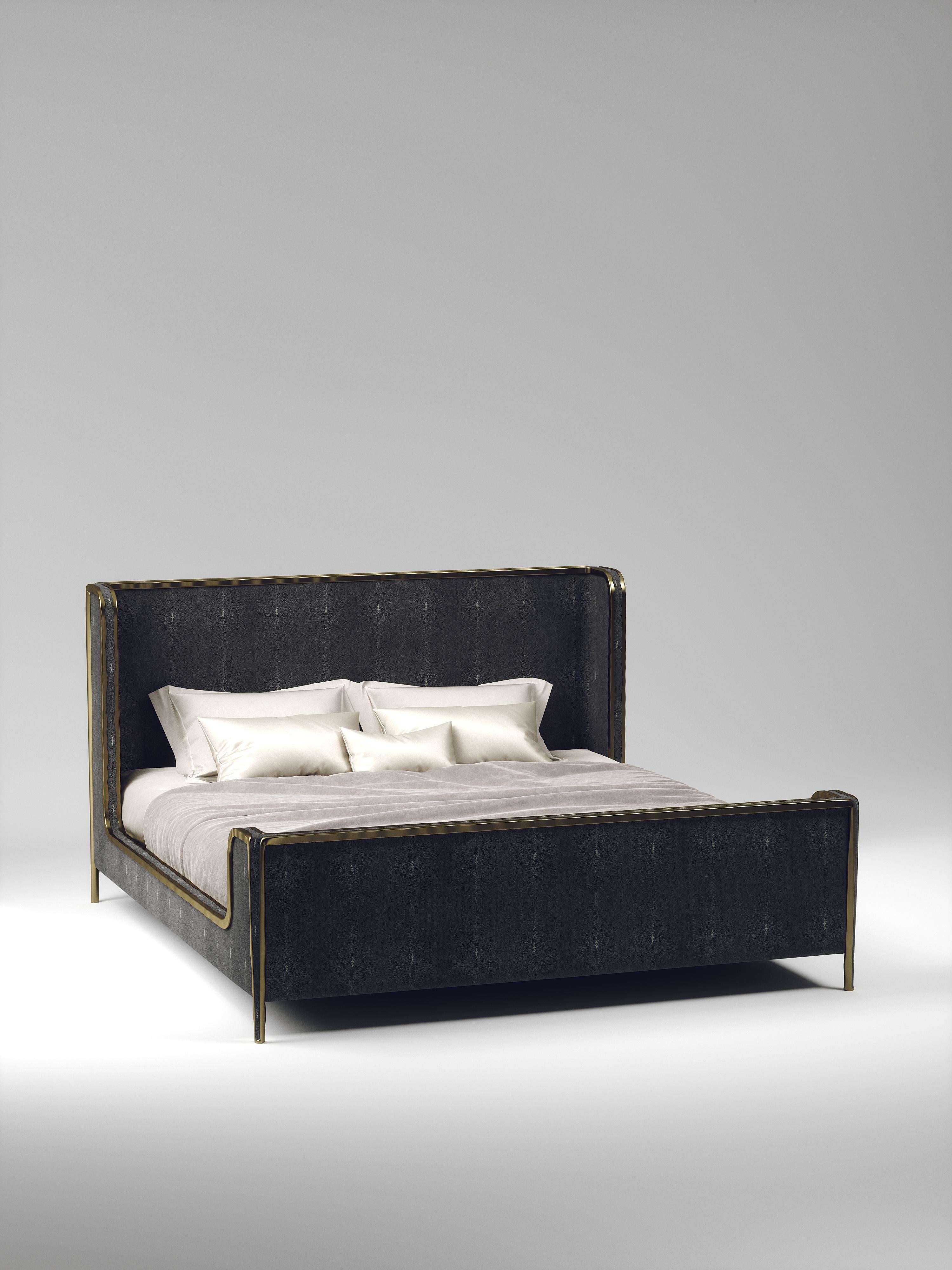Shagreen-Bett mit Bronze-Patina-Messingdetails von R&Y Augousti im Zustand „Neu“ im Angebot in New York, NY