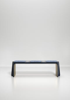 Banc en galuchat avec détails en laiton patiné par R&Y Augousti