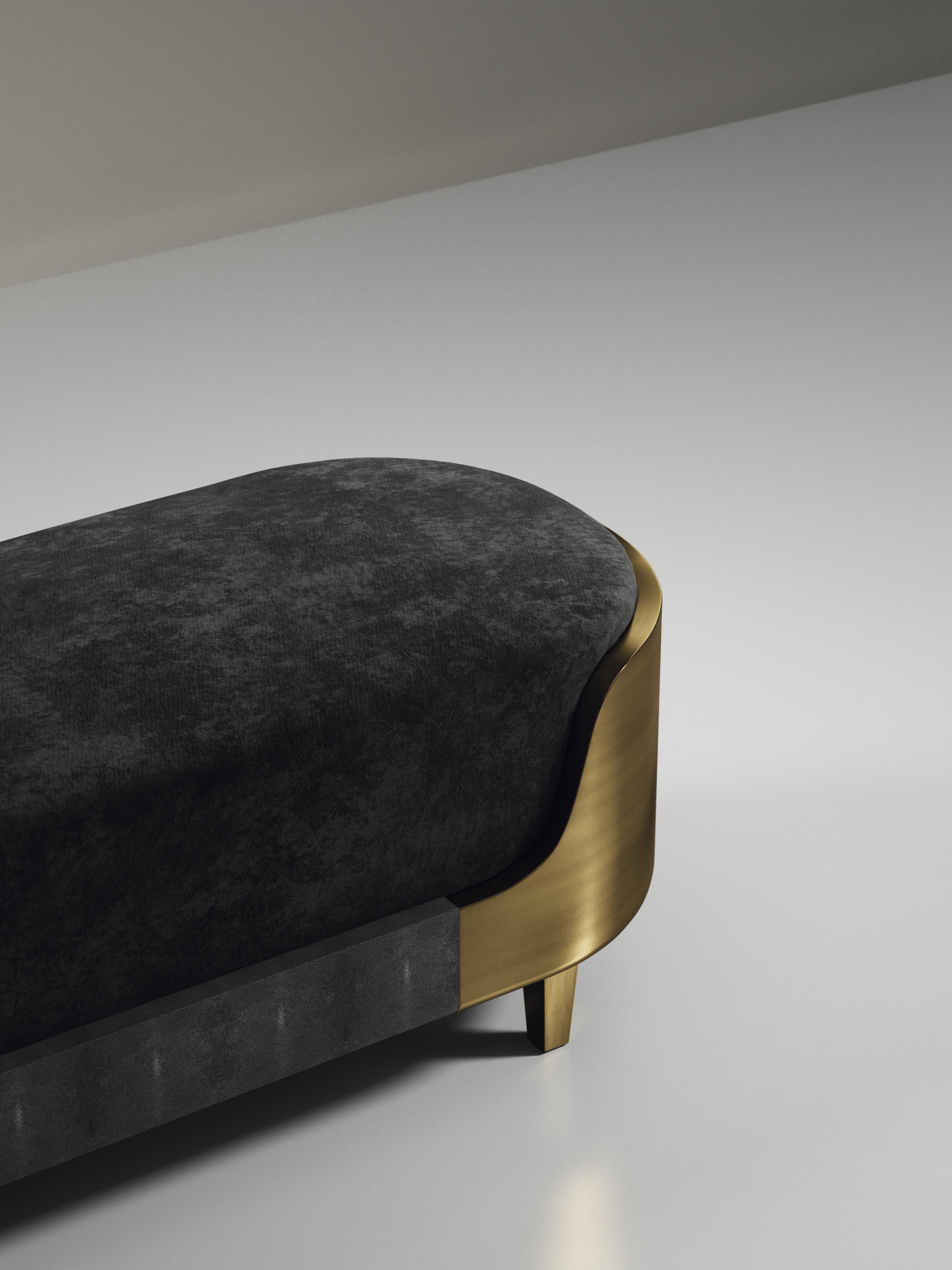 Fatto a mano Panchina in zigrino con dettagli in ottone patinato bronzo di R & Y Augousti in vendita