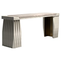 Shagreen-Bank mit geometrisch geriffelten Details von R&Y Augousti