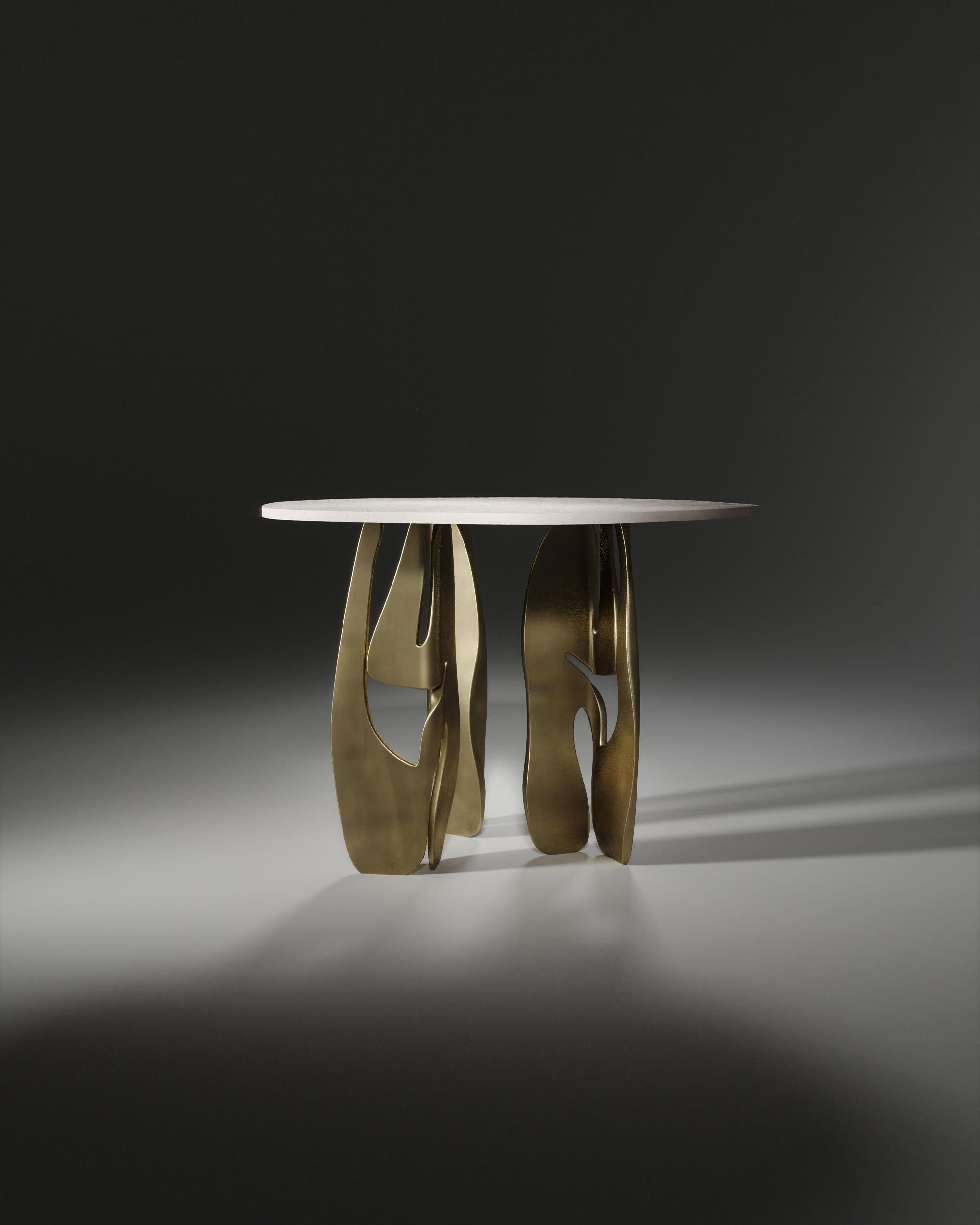 Filippino Tavolo da colazione in zigrino con gambe scultoree in ottone di R & Y Augousti in vendita