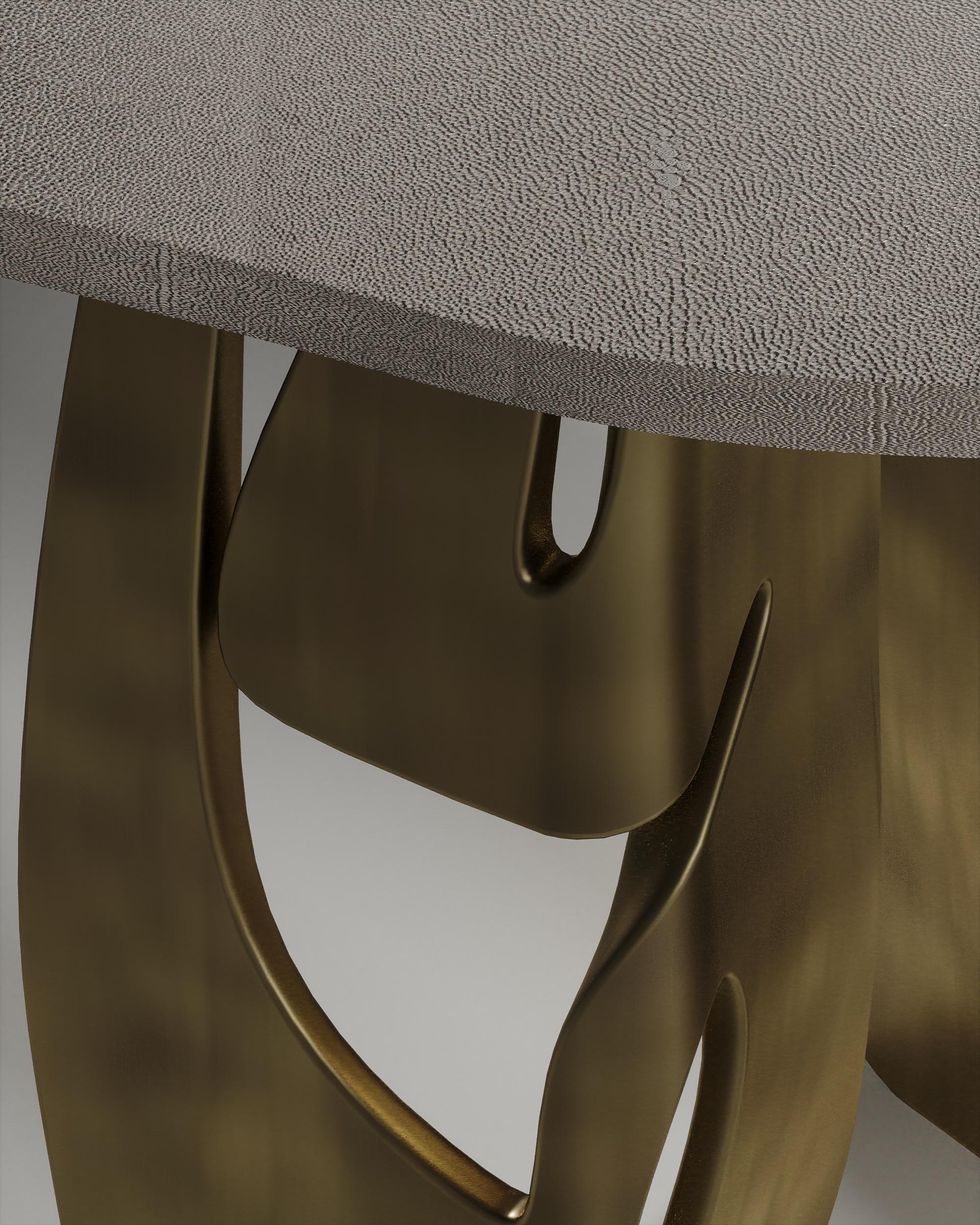 Tavolo da colazione in zigrino con gambe scultoree in ottone di R & Y Augousti in vendita 1