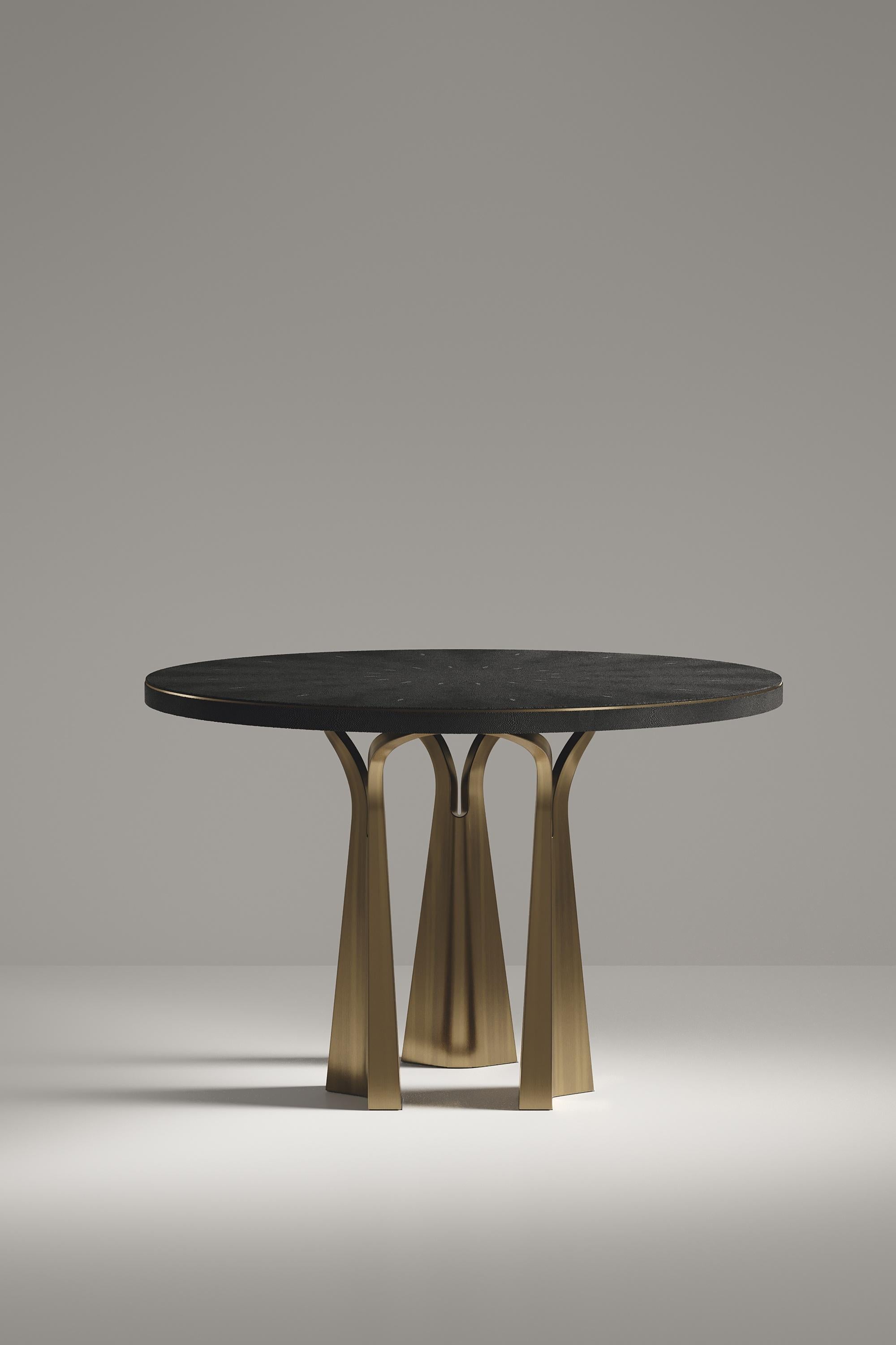 XXIe siècle et contemporain Table de petit déjeuner en galuchat avec pieds sculpturaux en laiton par R&Y Augousti en vente