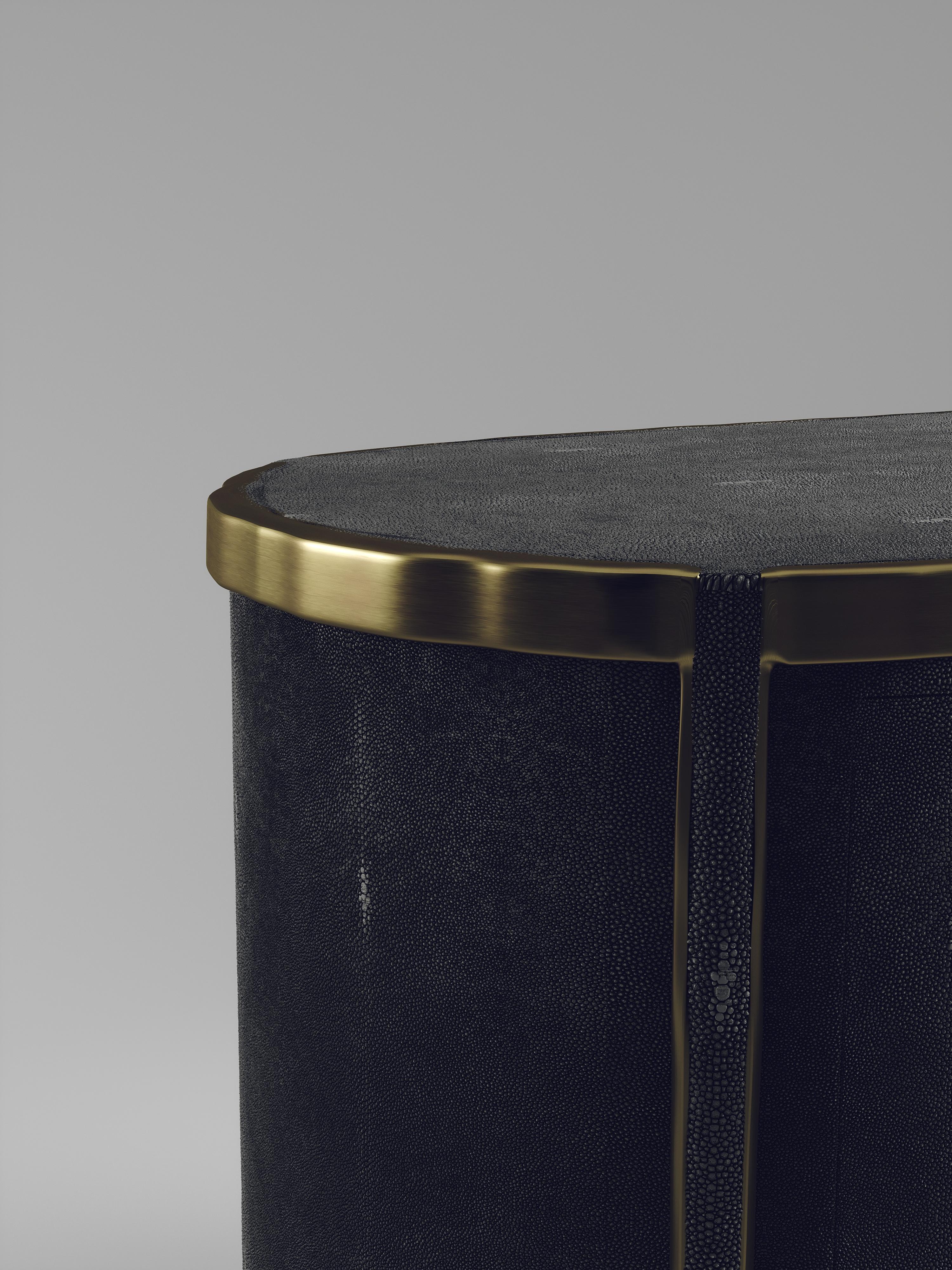 Art Déco Buffet in zigrino con dettagli in ottone patinato bronzo di R & Y Augousti in vendita