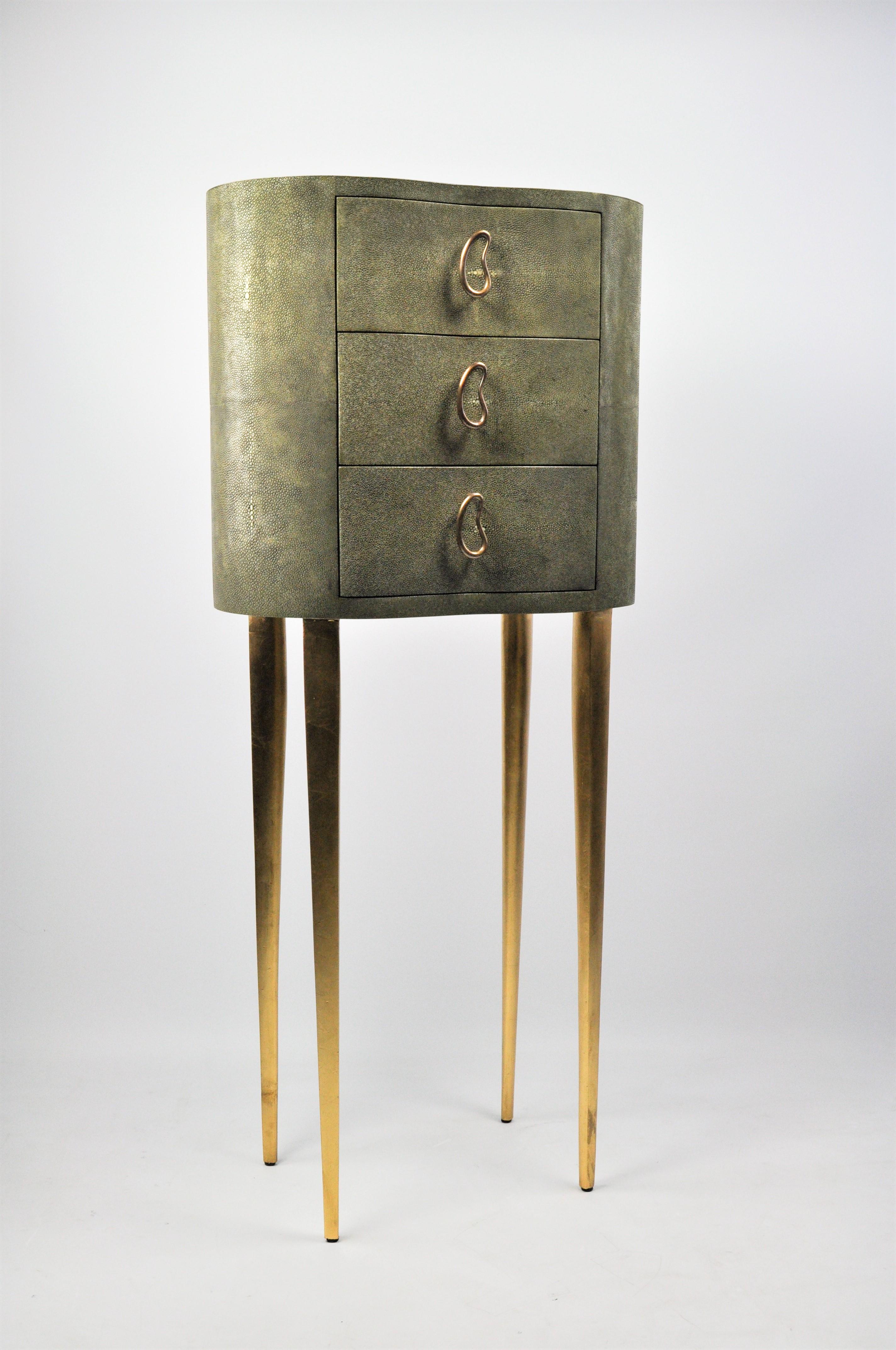 The Stelar cabinet is made of shagreen (our ref OLIVE).
It has an organic shape and 3 drawers with lost wax brass handles.
The feet are gilded with a powder gold leaf.

This piece can take place in your entrance or your living room. Add this