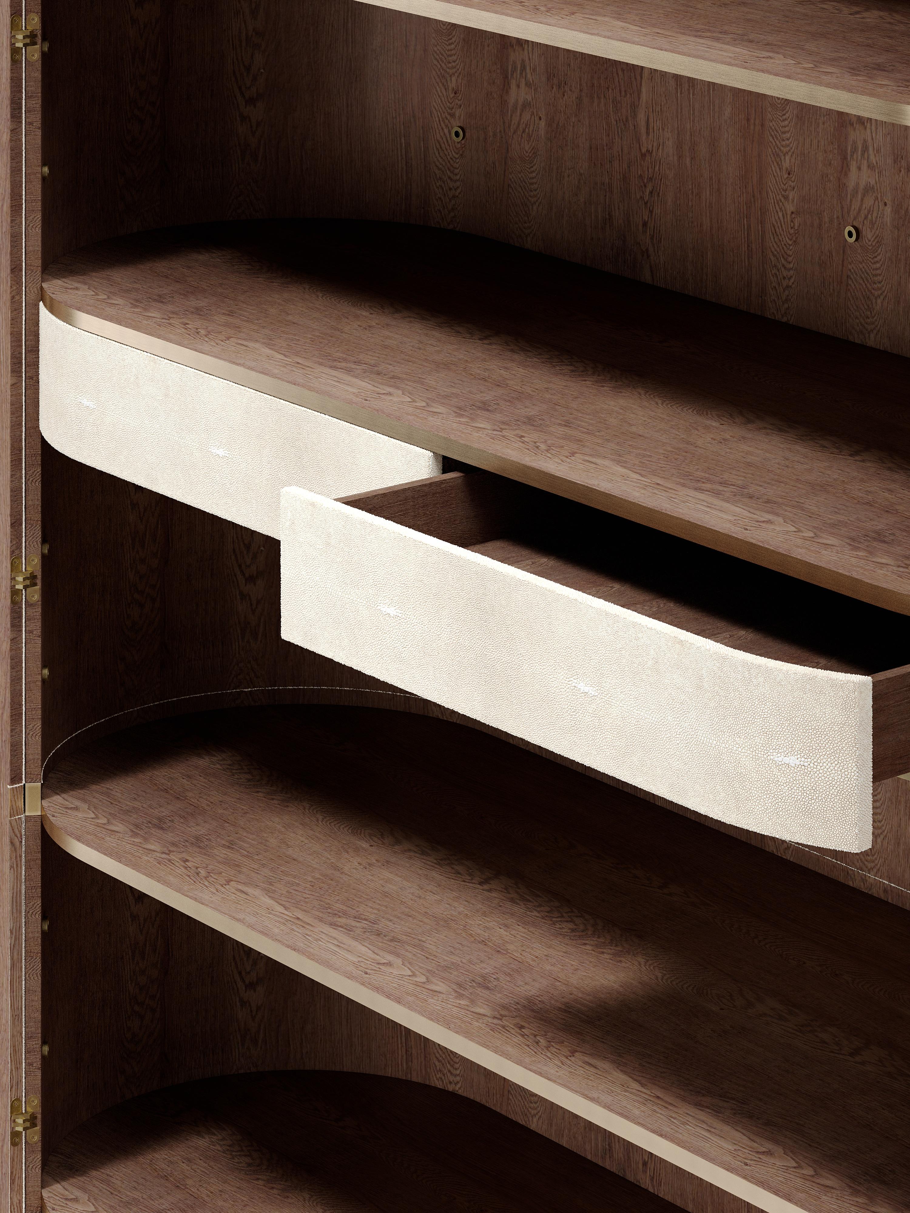 Mobile in zigrino con accenti in ottone di Kifu Paris in vendita 2