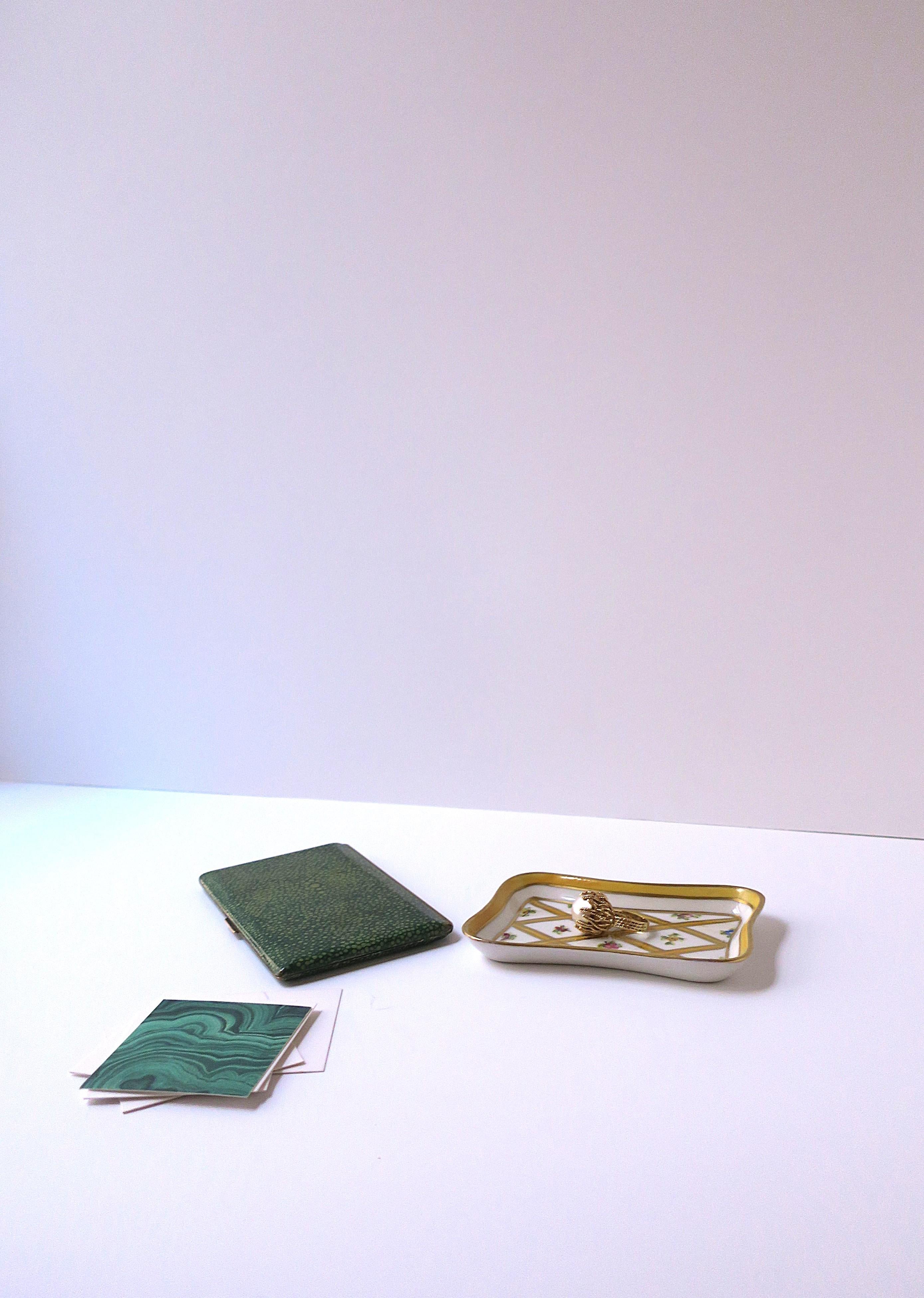 Étui en galuchat Cartes monétaires Fumée en vente 4