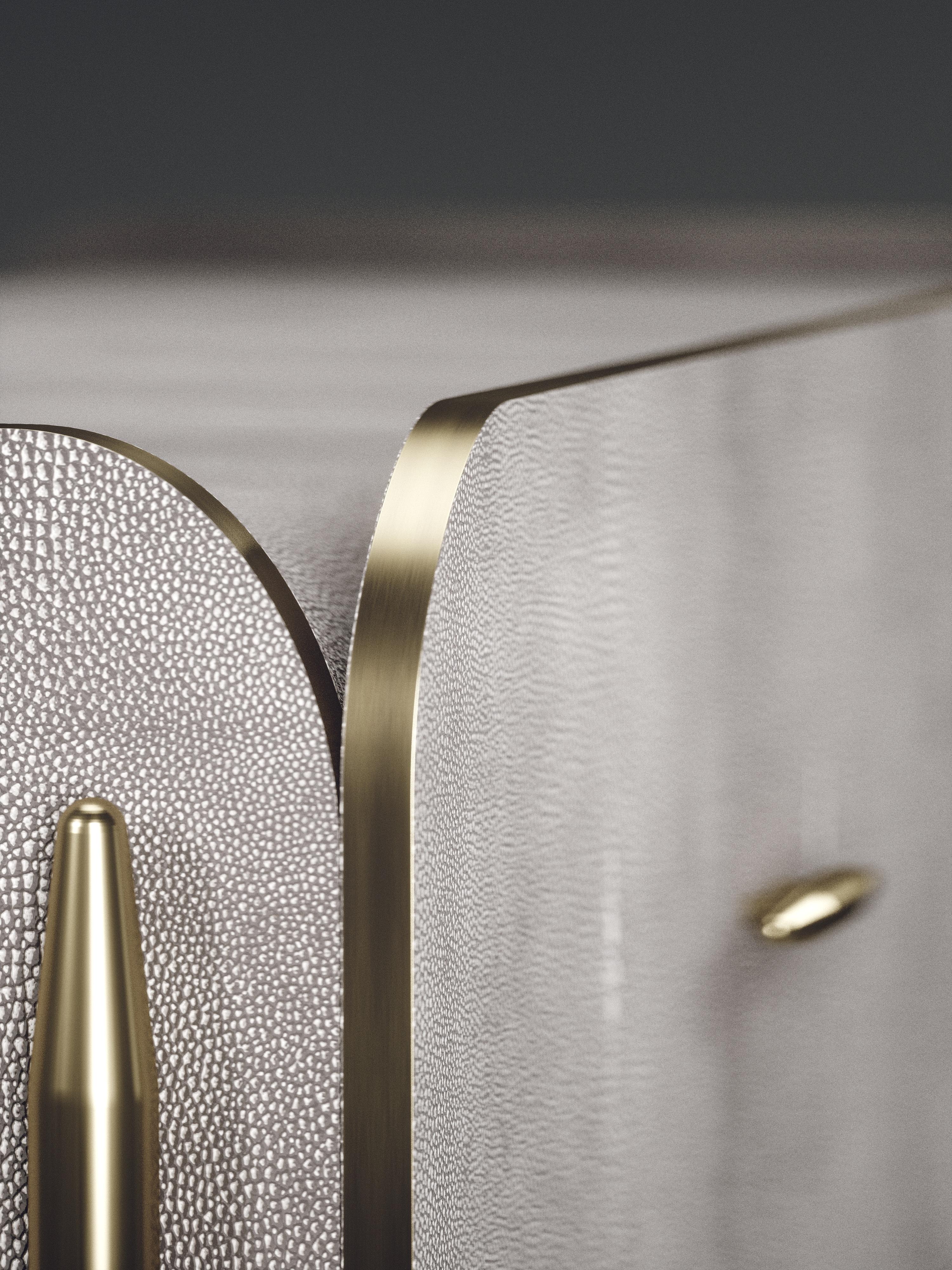 Ottone Cassettiera in zigrino con inserti in ottone di Kifu Paris in vendita