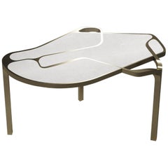 Table basse Cocteau en galuchat avec accents en laiton patiné bronze de R & Y Augousti