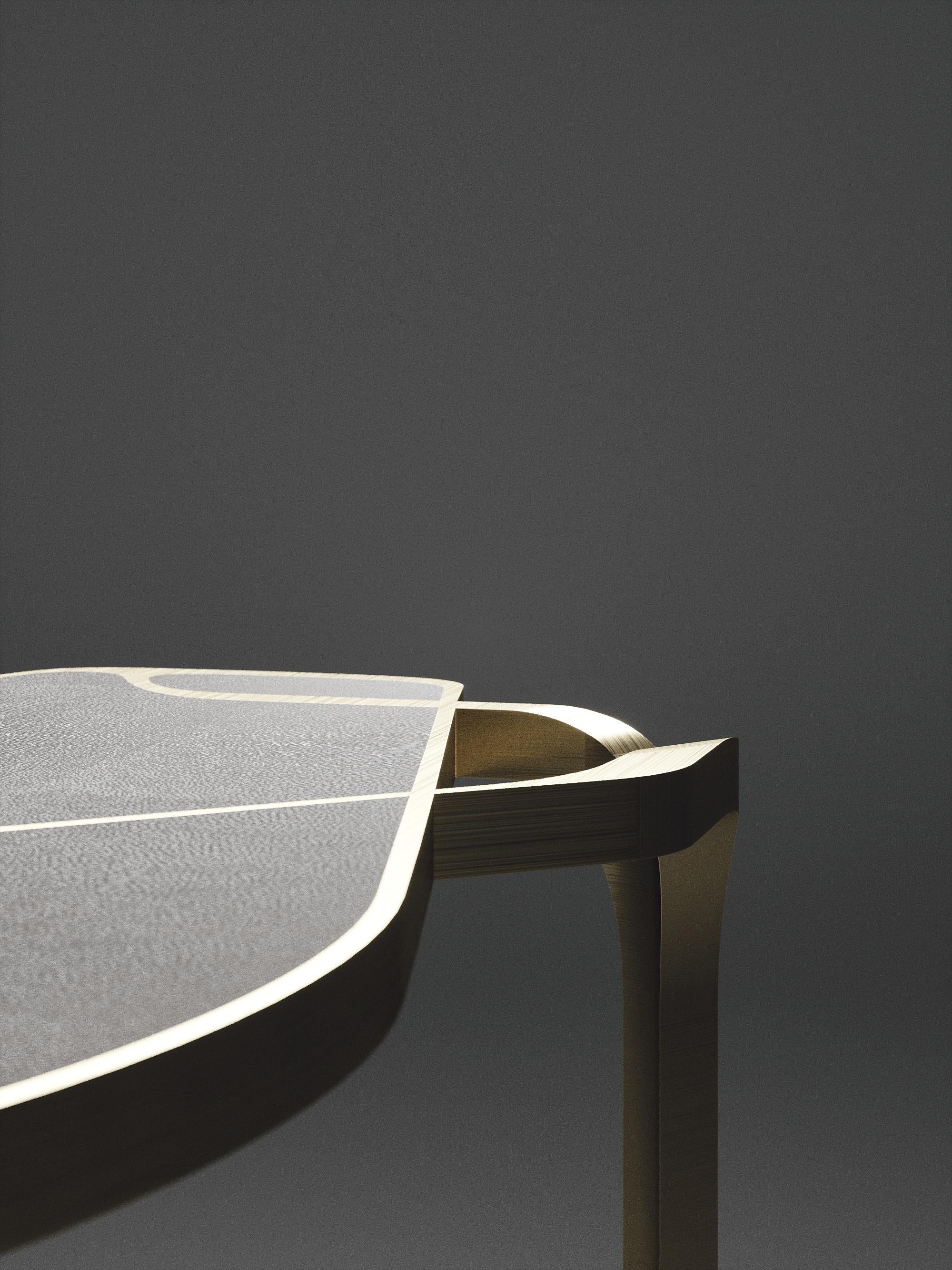 Table d'appoint Cocteau en galuchat avec accents en laiton patiné bronze de R & Y Augousti en vente 9