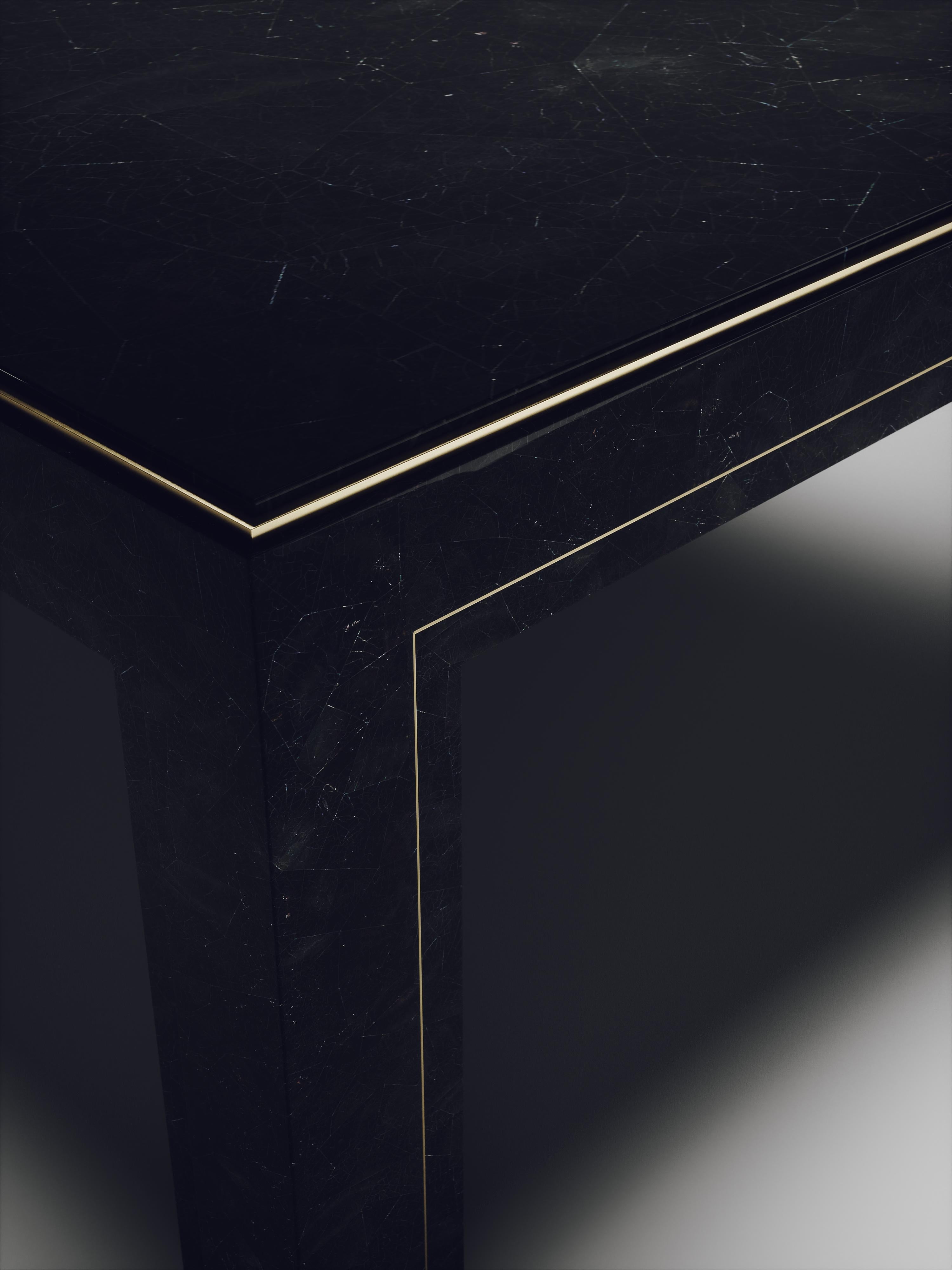 Table basse en galuchat avec touches de laiton patiné bronze de R & Y Augousti en vente 6