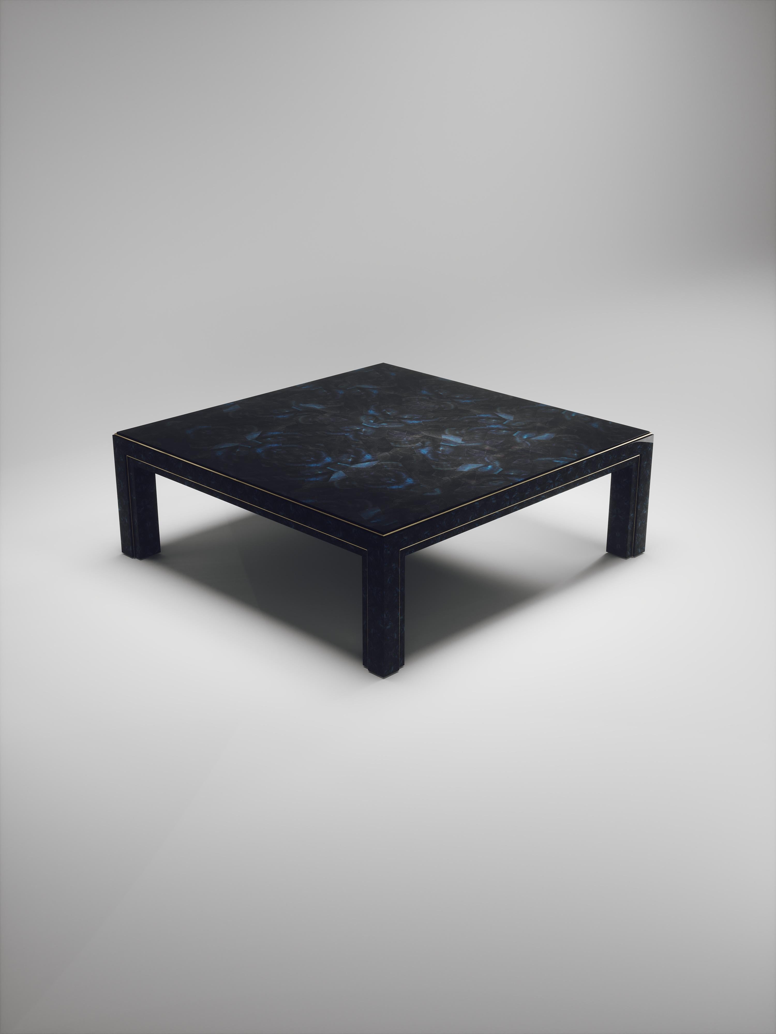 Table basse en galuchat avec touches de laiton patiné bronze de R & Y Augousti en vente 8