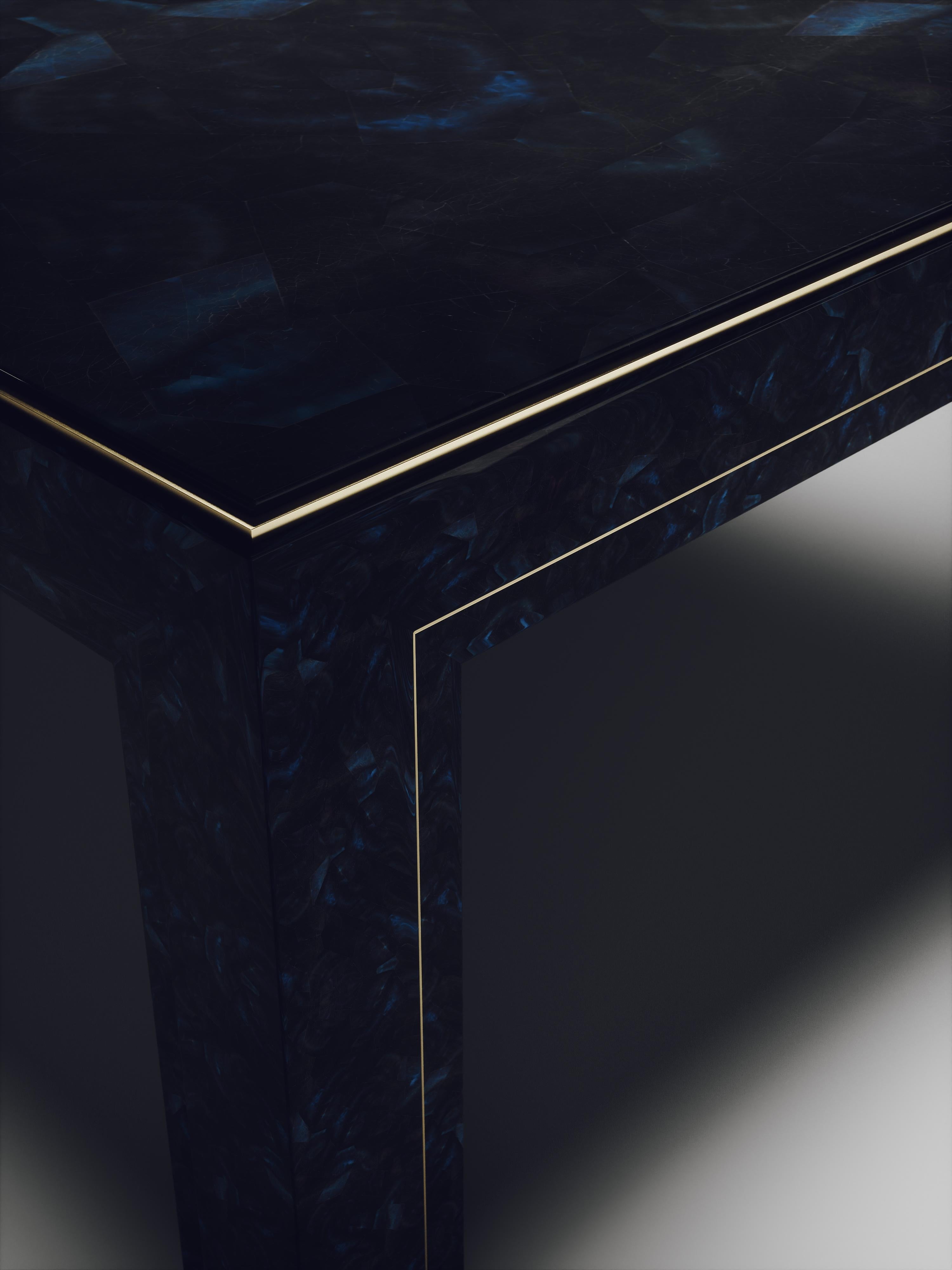 Table basse en galuchat avec accents en laiton patiné par R & Y Augousti en vente 10