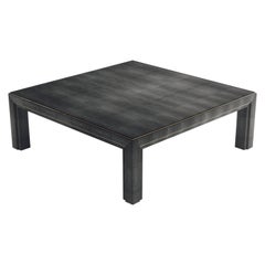 Table basse en galuchat avec accents en laiton patiné par R & Y Augousti