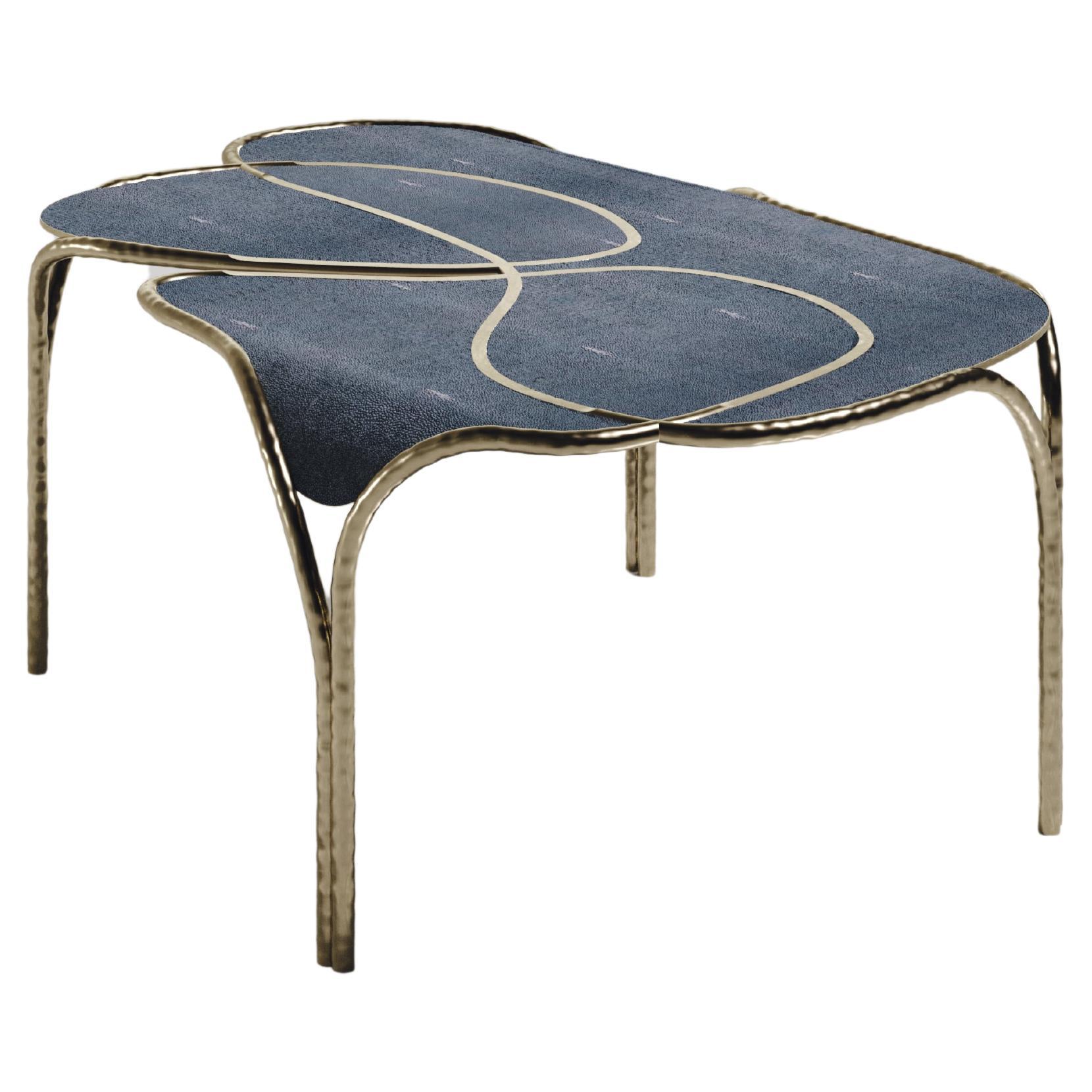 Table basse en galuchat avec détails en laiton Patina par R&Y Augousti