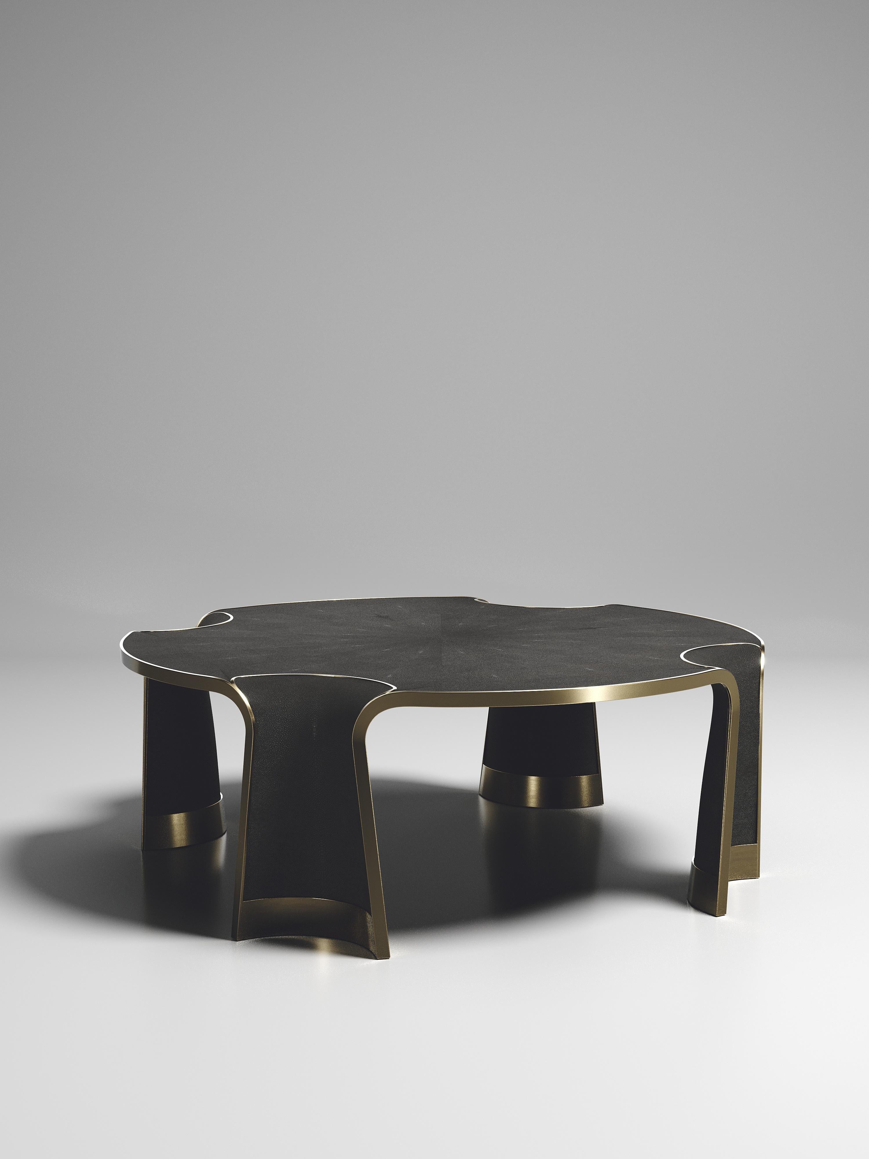 Art déco Table basse en galuchat avec incrustation en bronze-patina et laiton de R&Y Augousti en vente