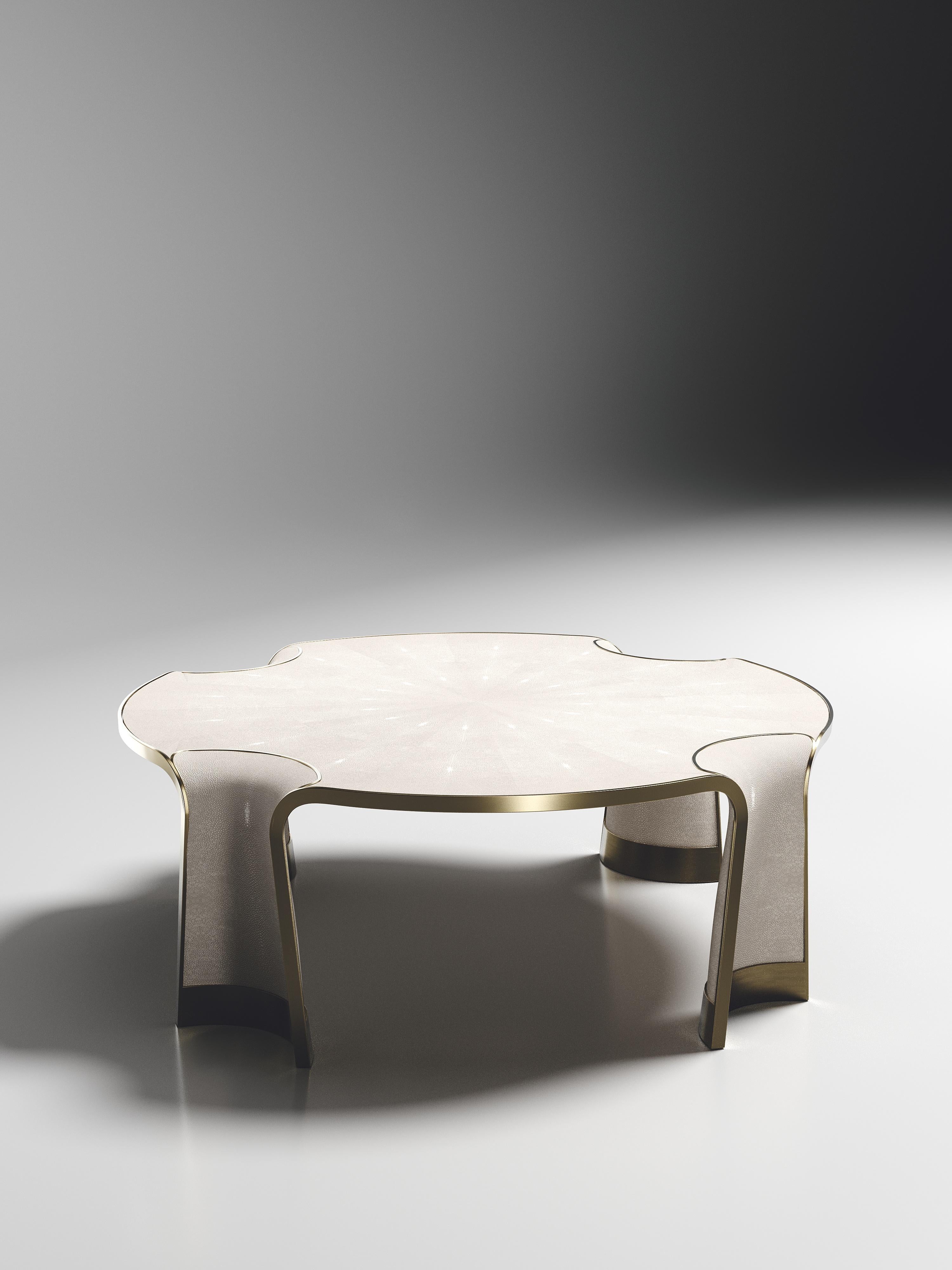 XXIe siècle et contemporain Table basse en galuchat avec incrustation en bronze-patina et laiton de R&Y Augousti en vente