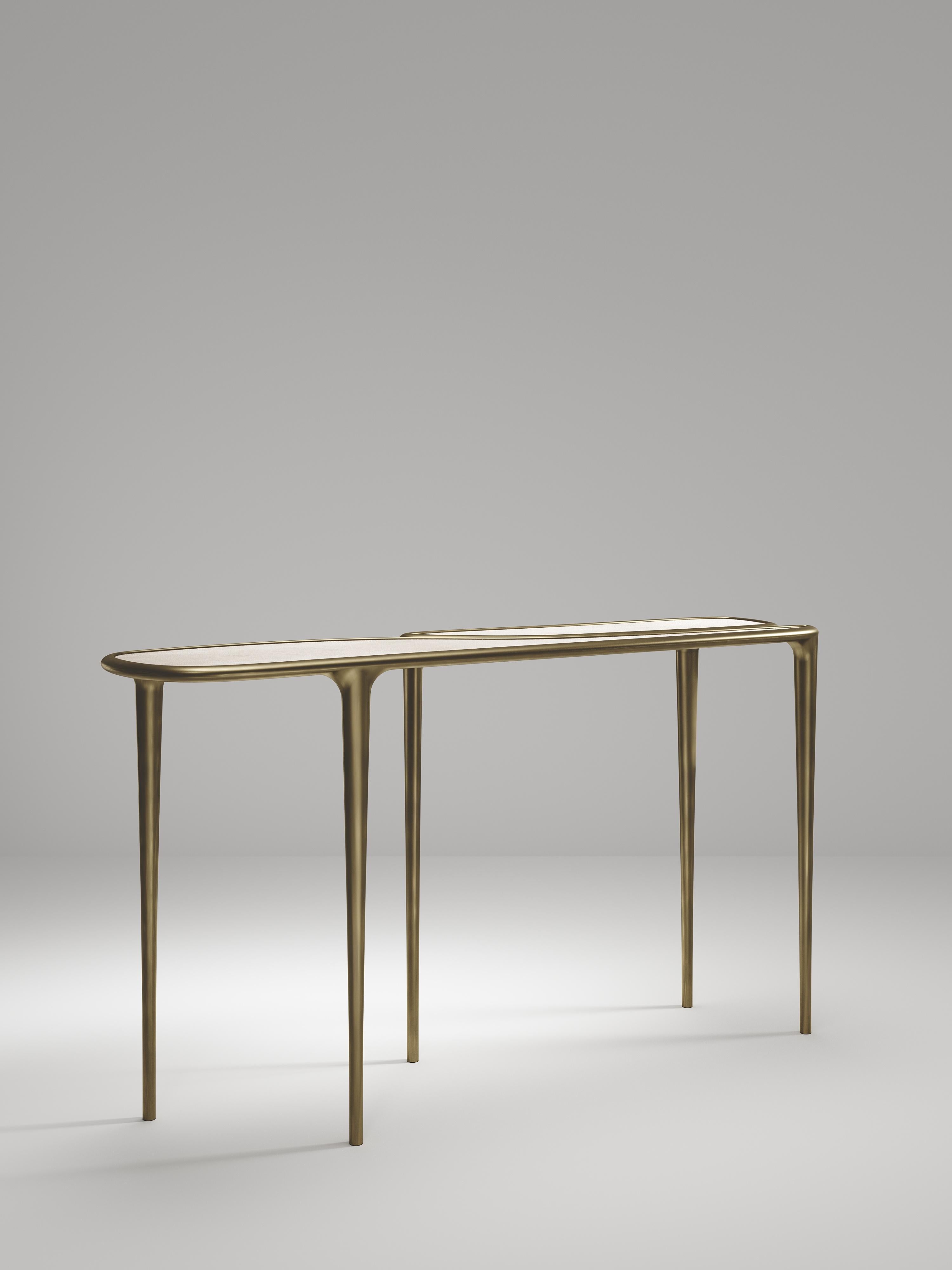 Table console en galuchat avec détails en laiton bronze-patina de R&Y Augousti en vente 2