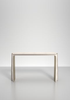 Tavolo consolle in zigrino con dettagli in ottone patinato bronzo di R&Y Augousti