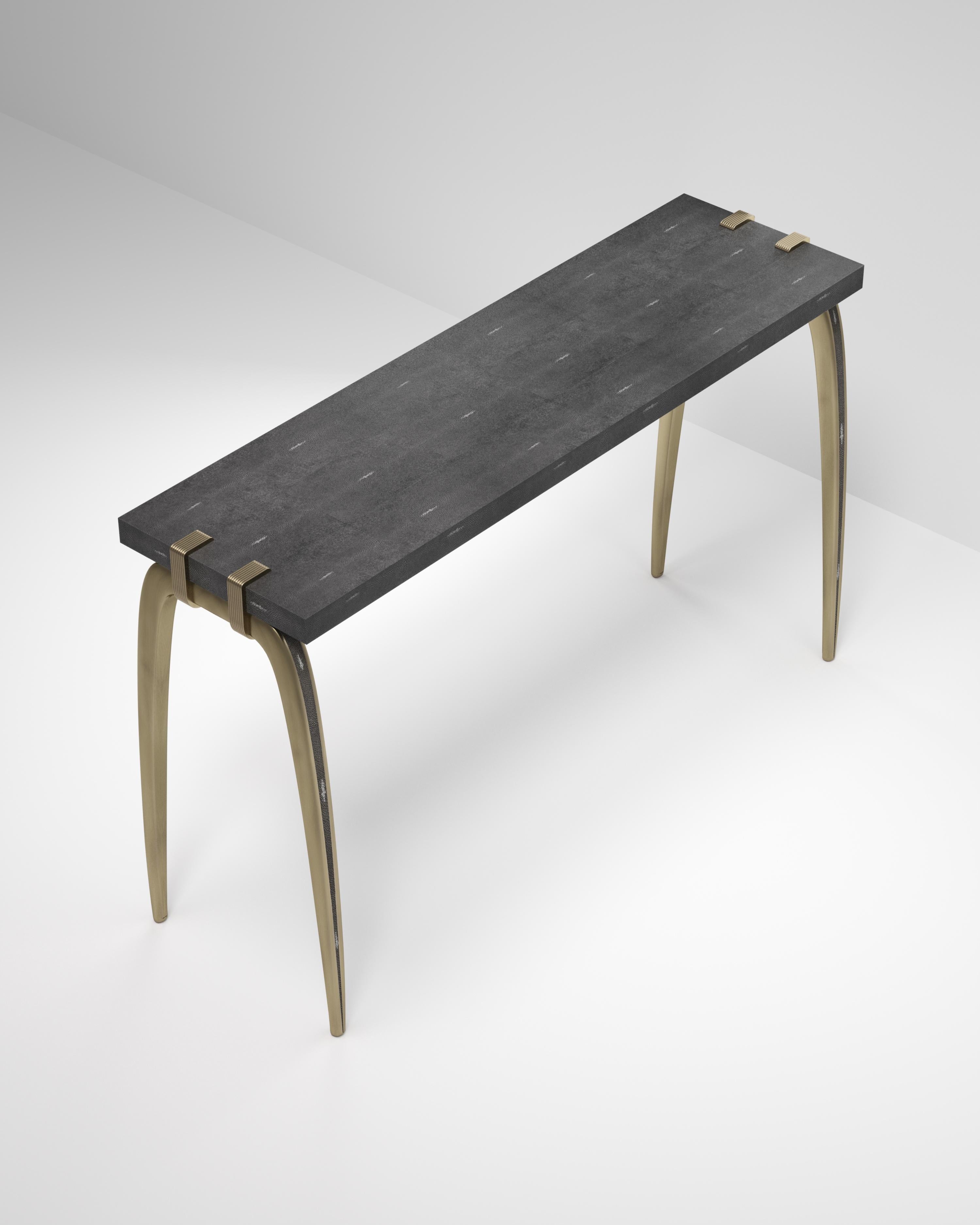 Art déco Table console en galuchat avec dtails en laiton bronze-patina de R&Y Augousti en vente