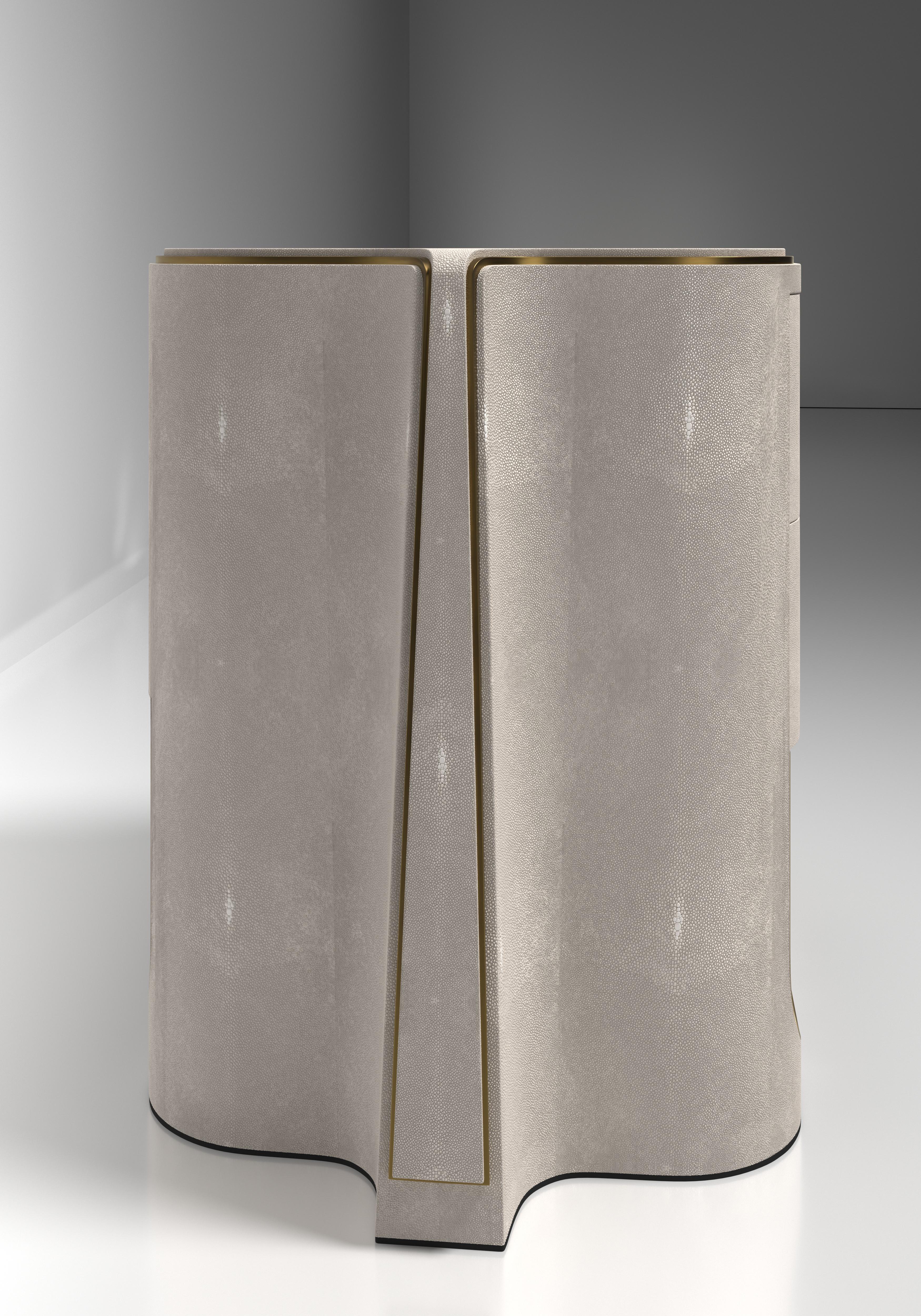 Konsolentisch aus Chagrin mit Bronze-Patina-Messing-Details von R&Y Augousti im Zustand „Neu“ im Angebot in New York, NY