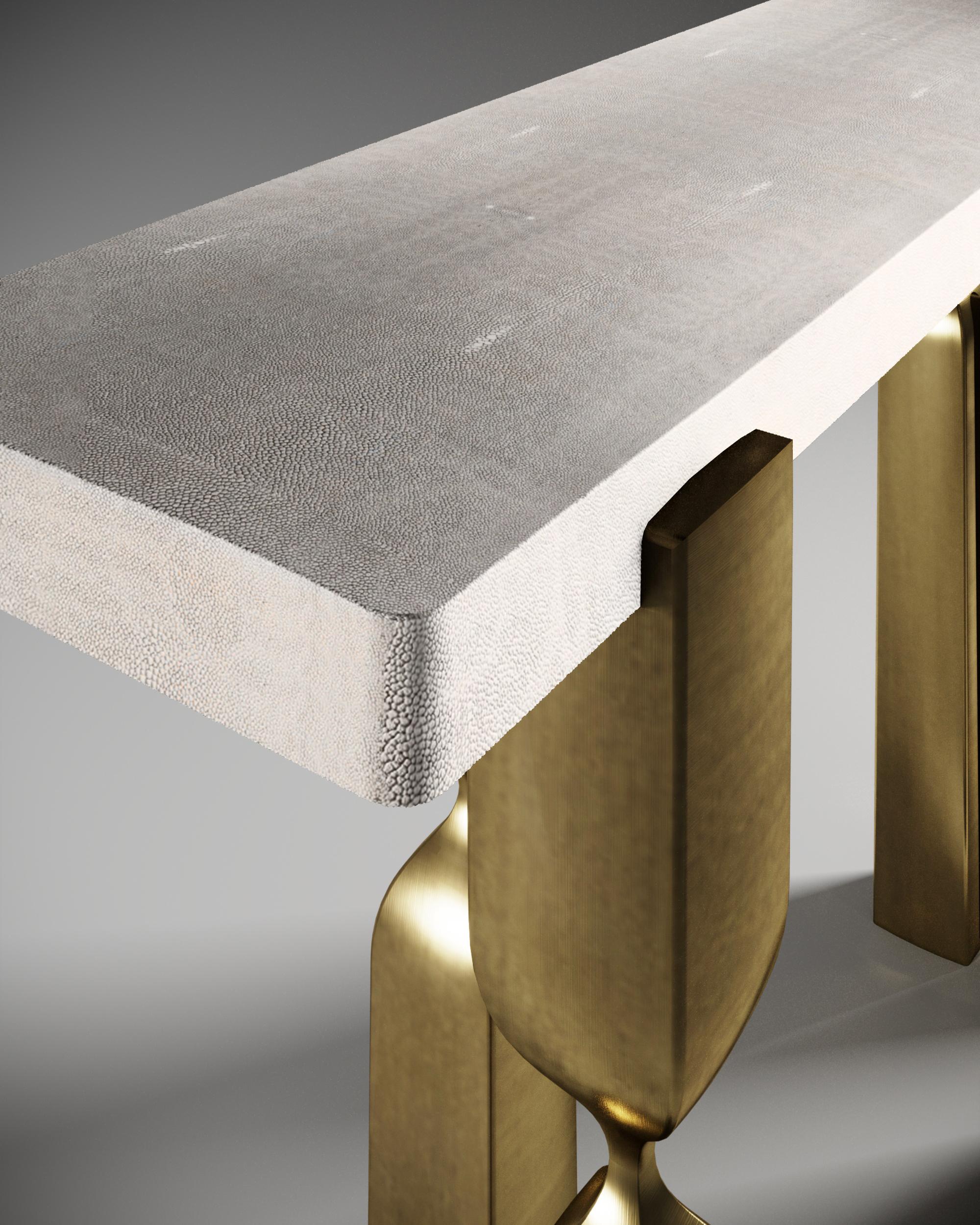 Consola de piel de raya con detalles de latón bronce-patina by Kifu Paris Siglo XXI y contemporáneo en venta