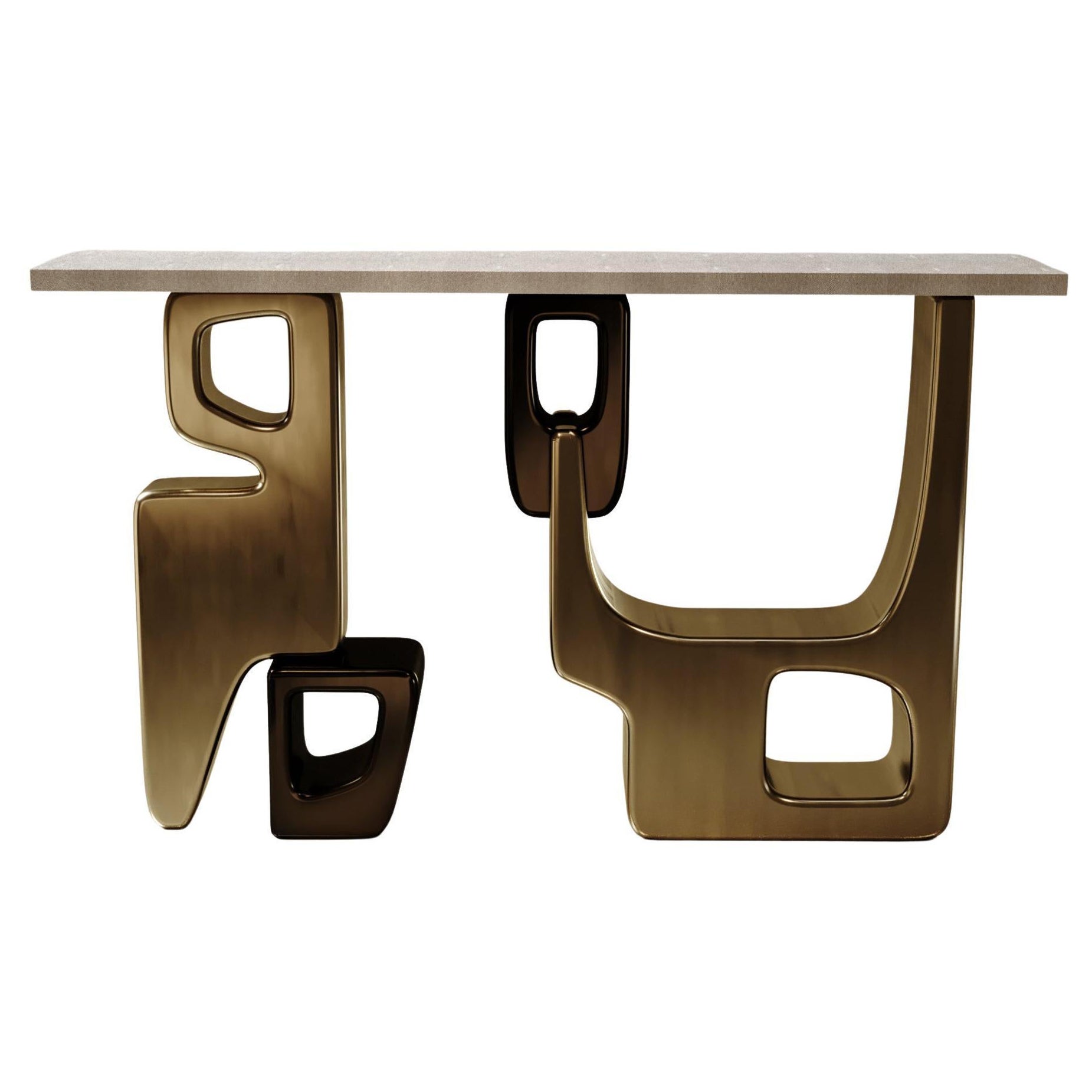Console en galuchat avec détails en laiton patiné par Kifu Paris en vente