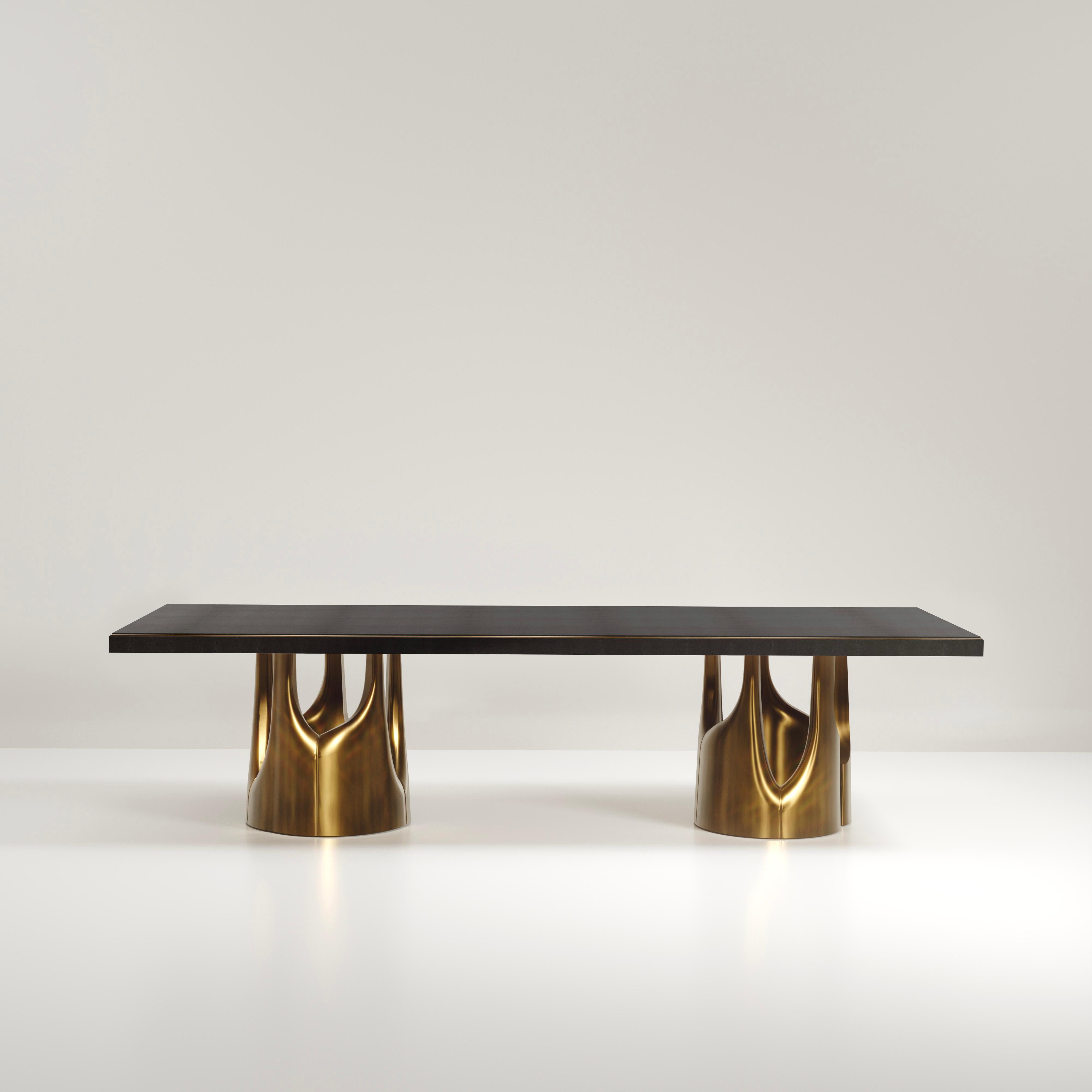Fait main Table de salle à manger en galuchat avec accents en bronze-patina et laiton de R&Y Augousti en vente