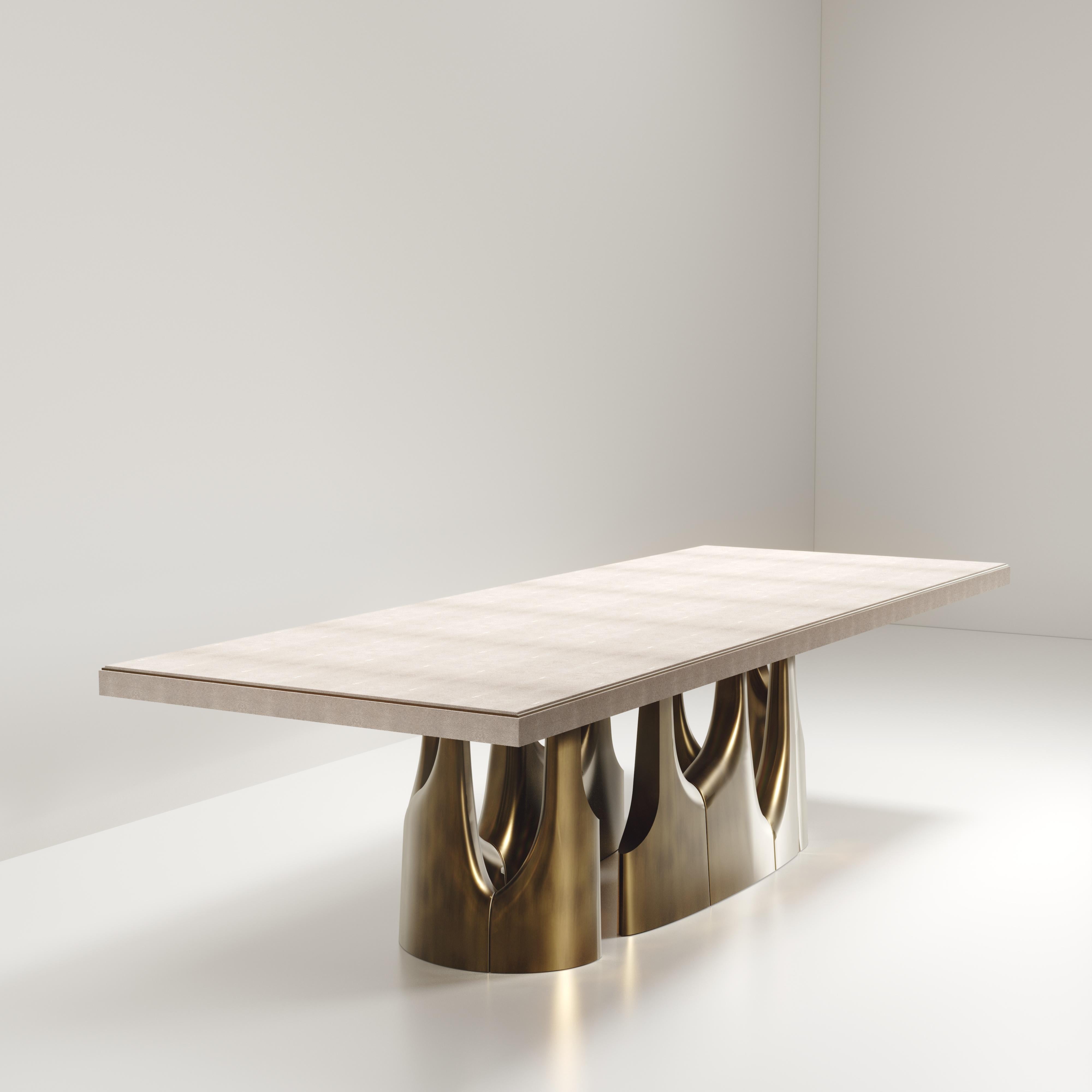 XXIe siècle et contemporain Table de salle à manger en onyx avec accents en bronze-patina et laiton de R&Y Augousti en vente