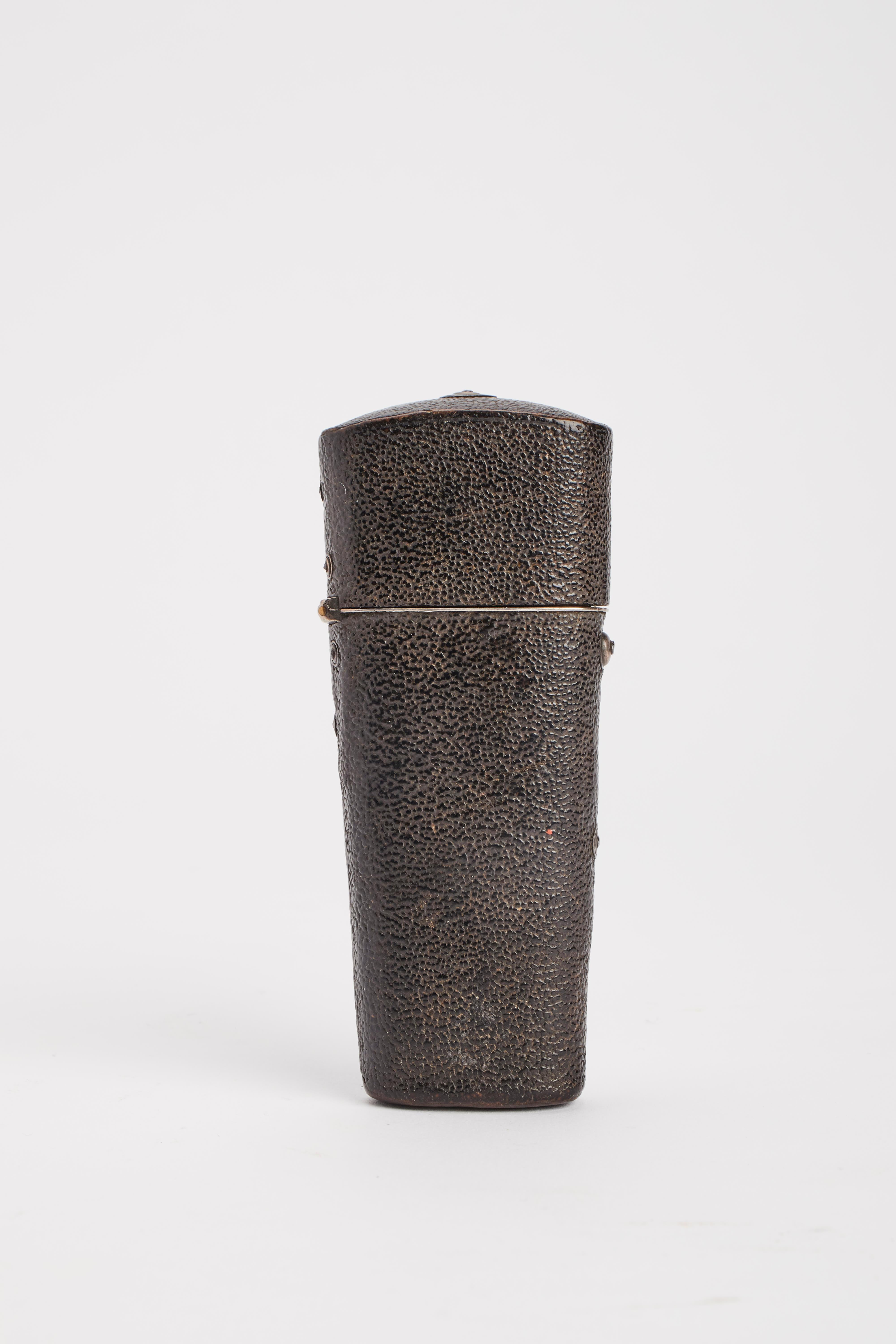 English Shagreen etui case, London circa 1800. For Sale