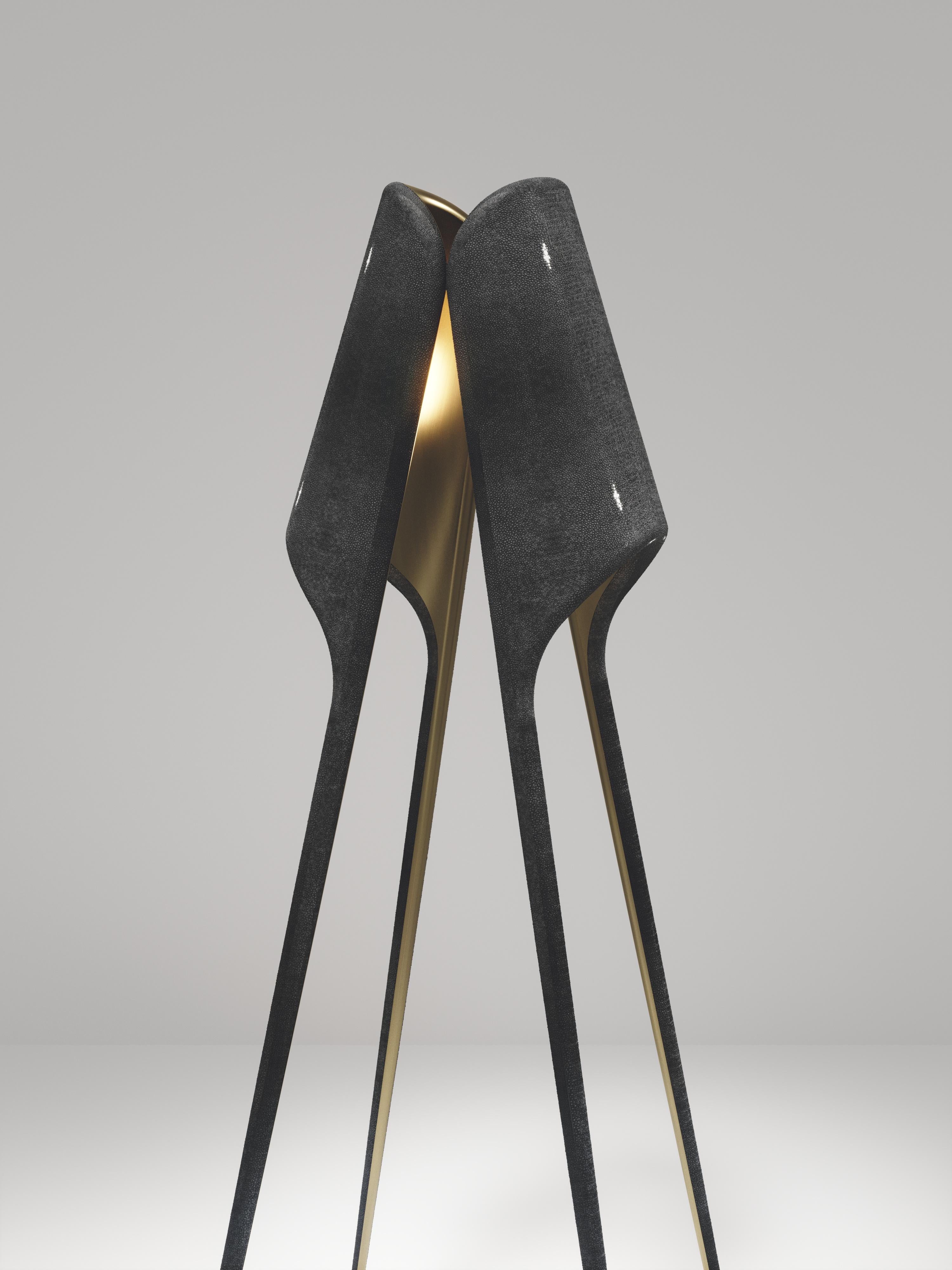 Lampadaire en galuchat avec détails en laiton bronze-patina de R&Y Augousti en vente 1