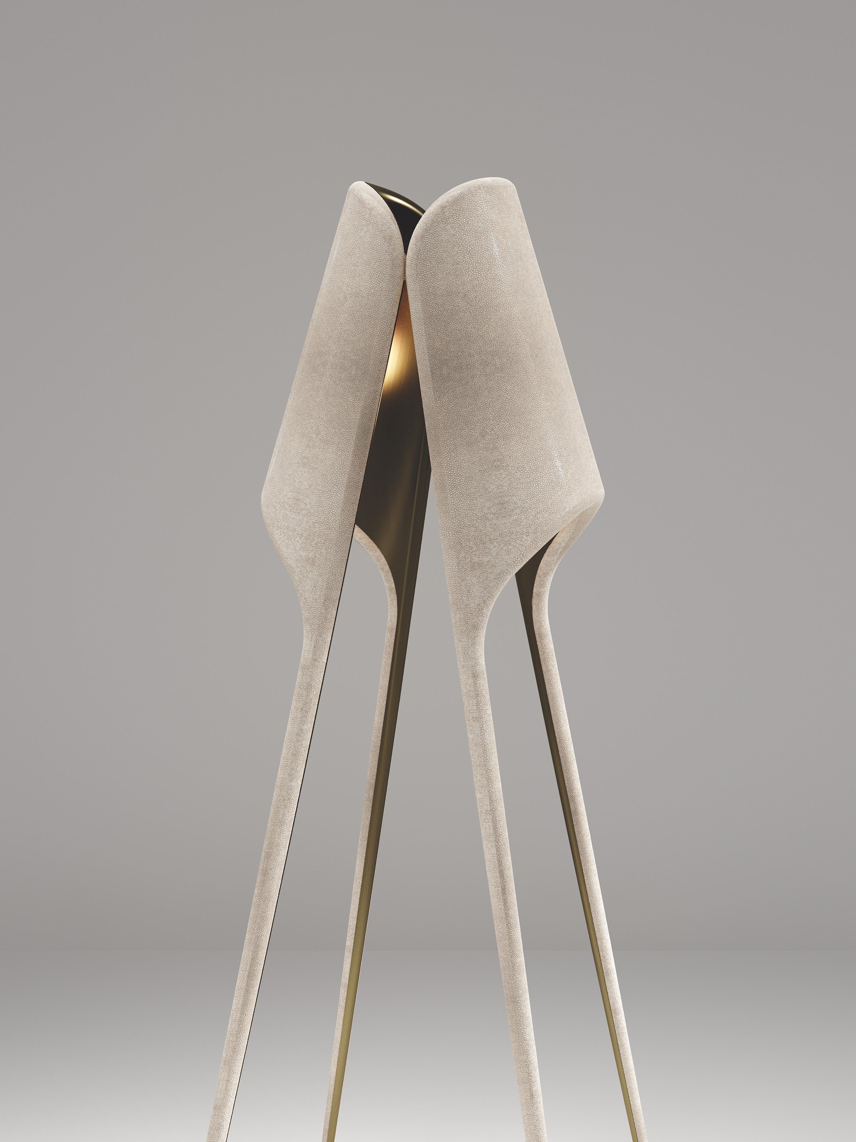 Lampadaire en galuchat avec détails en laiton bronze-patina de R&Y Augousti en vente 1