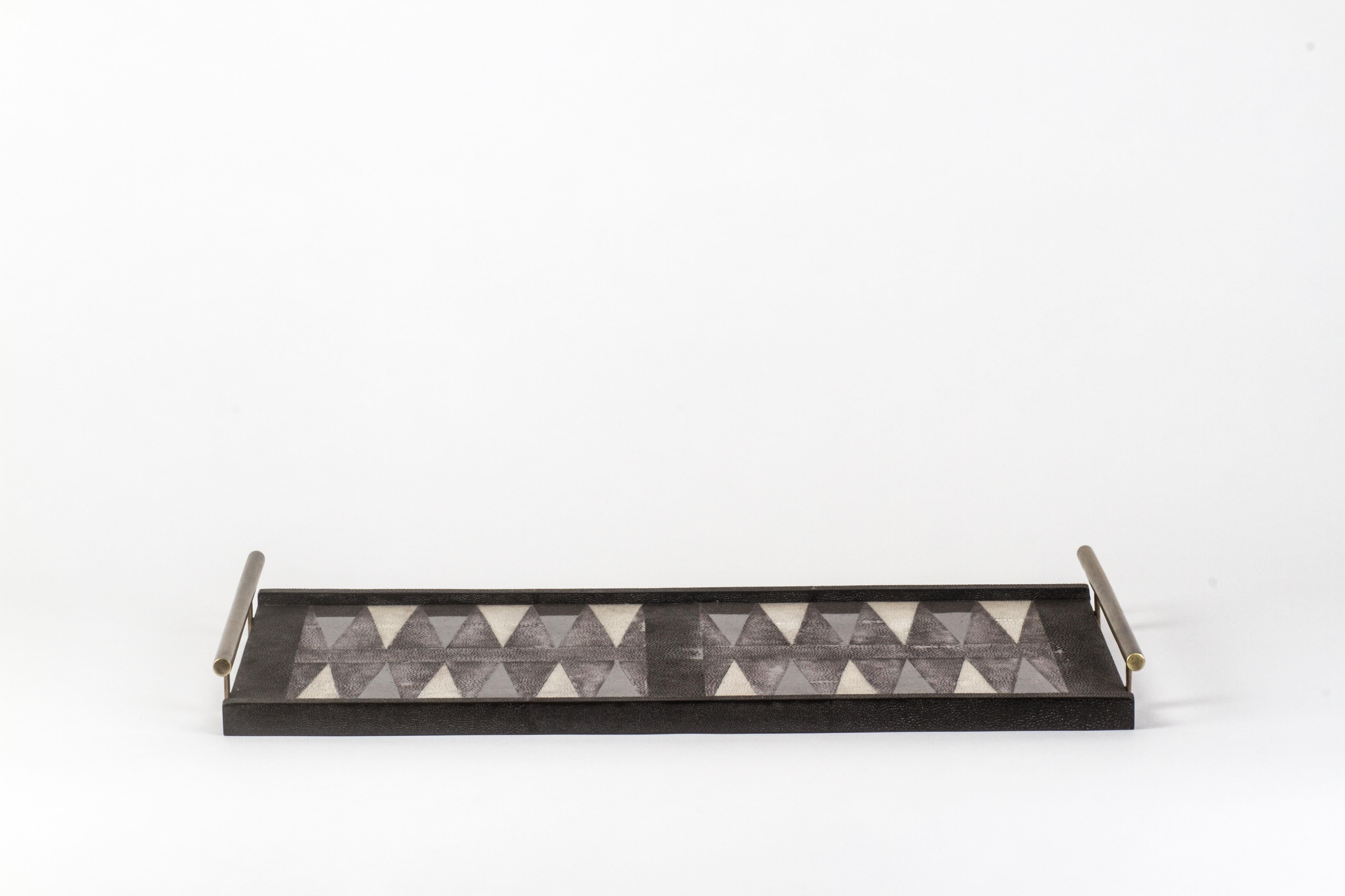 Table de jeu en galuchat avec accents en métal noir par R&Y Augousti en vente 6