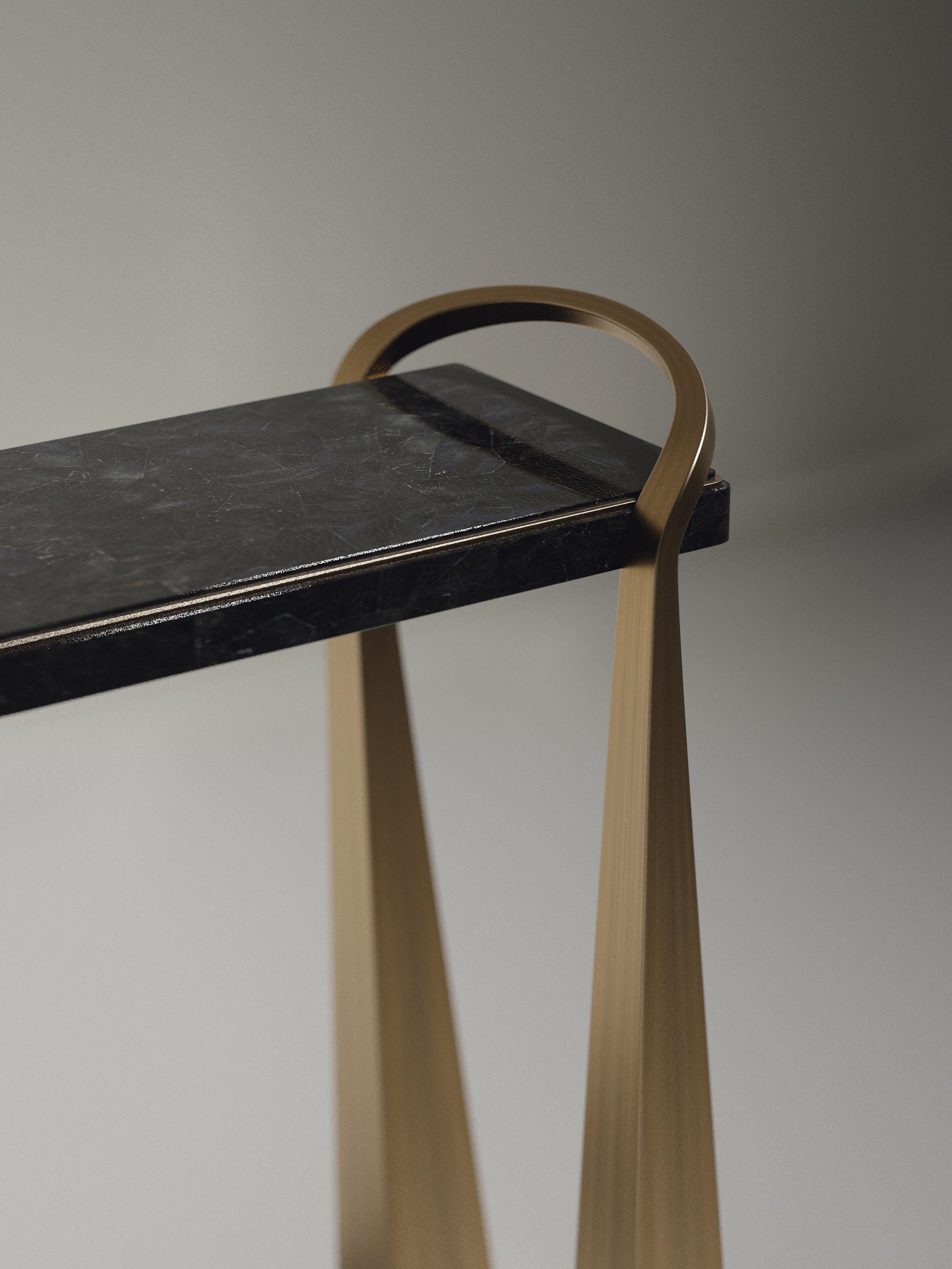 Table console incrustée de galuchat avec pieds sculpturaux en laiton de R&Y Augousti en vente 7
