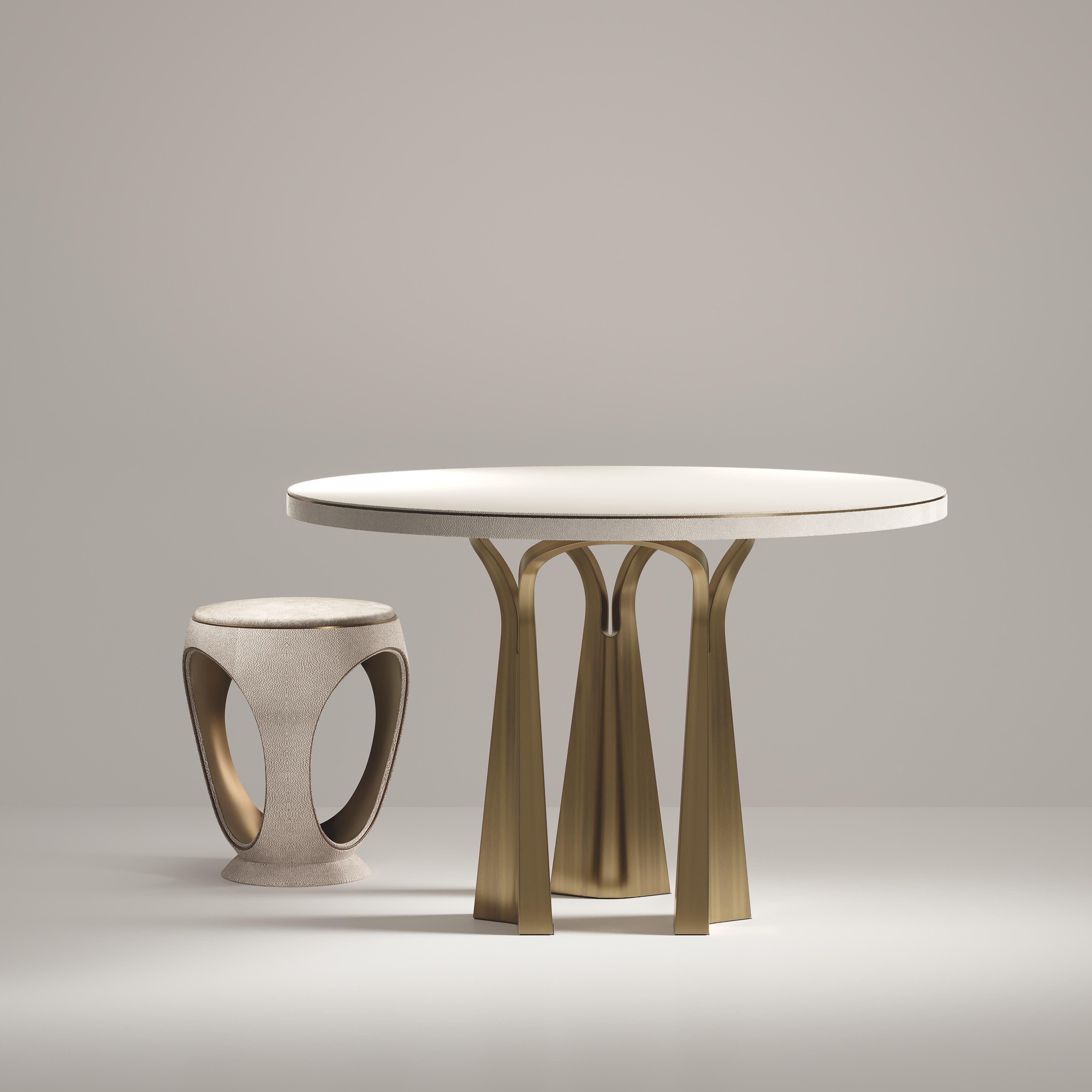 Table console incrustée de galuchat avec pieds sculpturaux en laiton de R&Y Augousti en vente 11